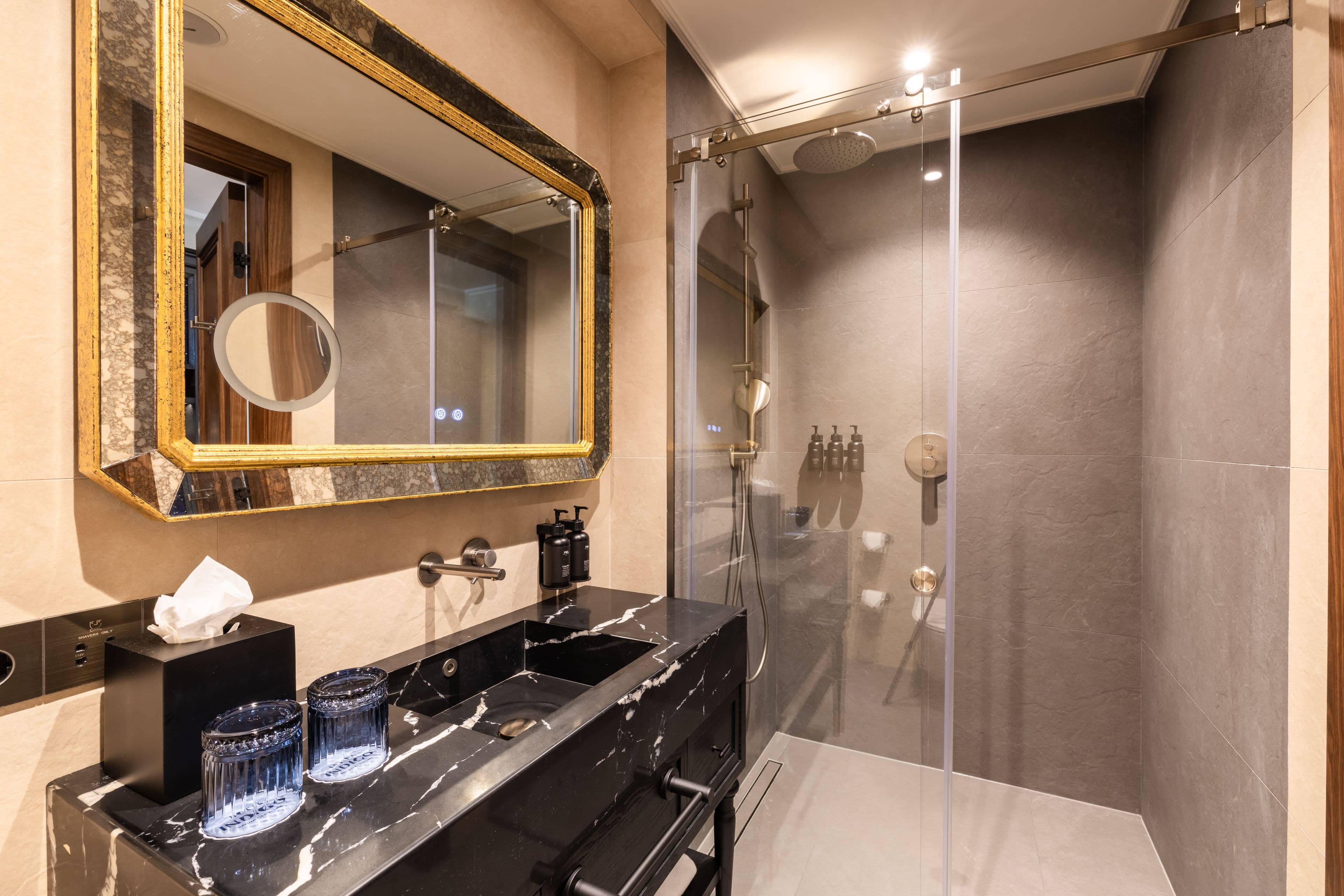 Hotel Indigo Batumi - Old Town — 18
