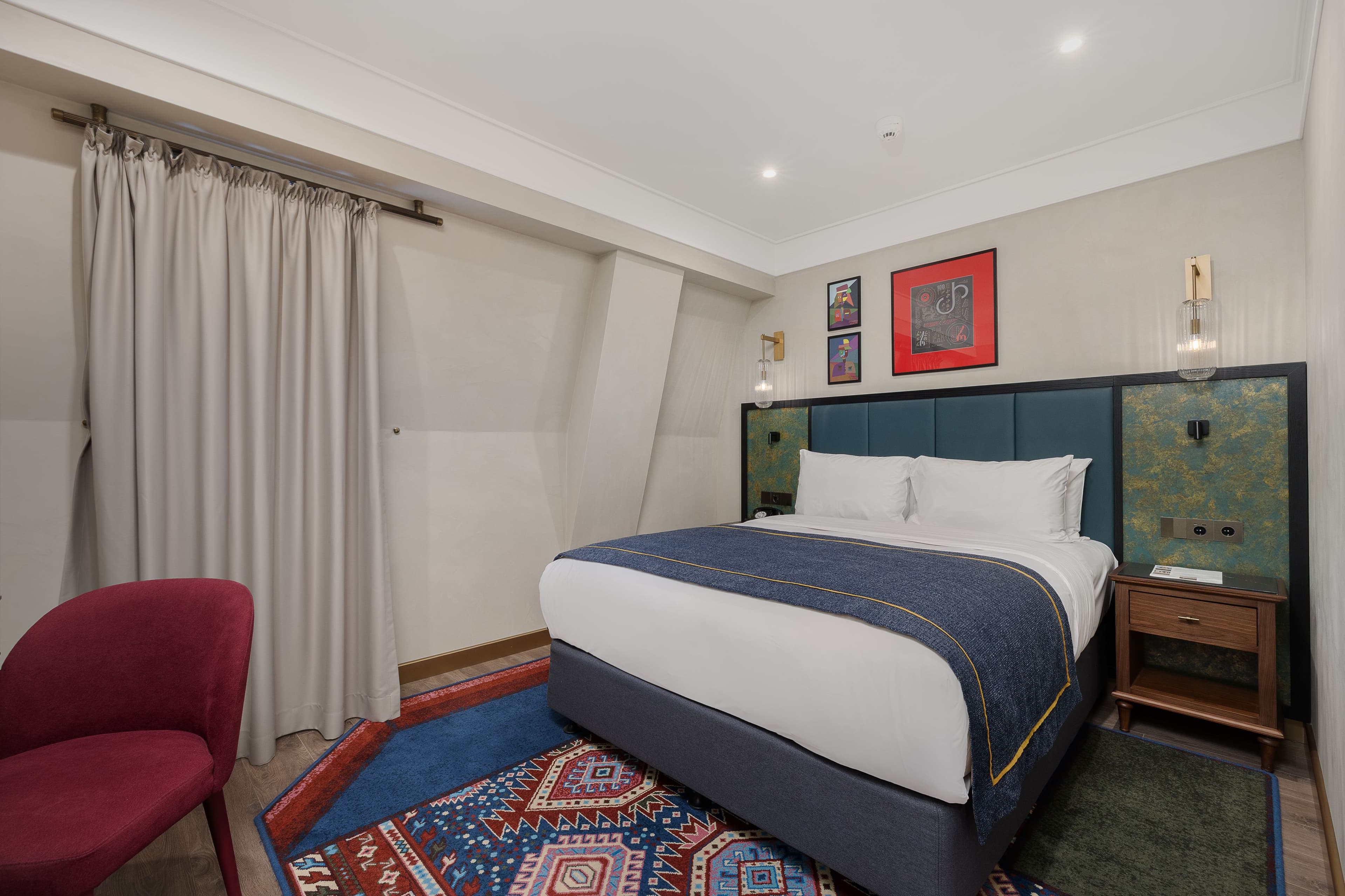 Hotel Indigo Batumi - Old Town — 18