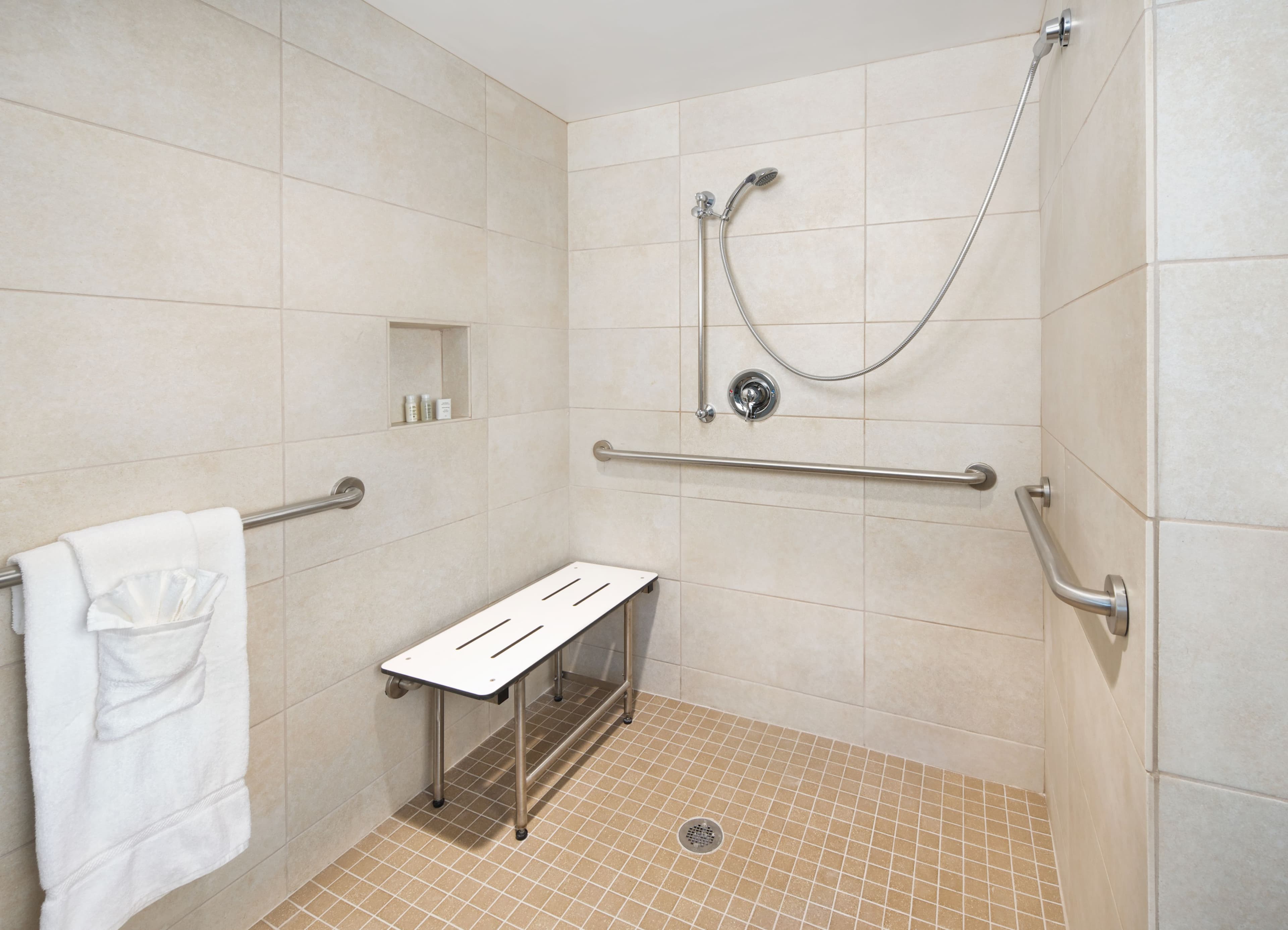 Hotel Indigo Cleveland-Beachwood — 10
