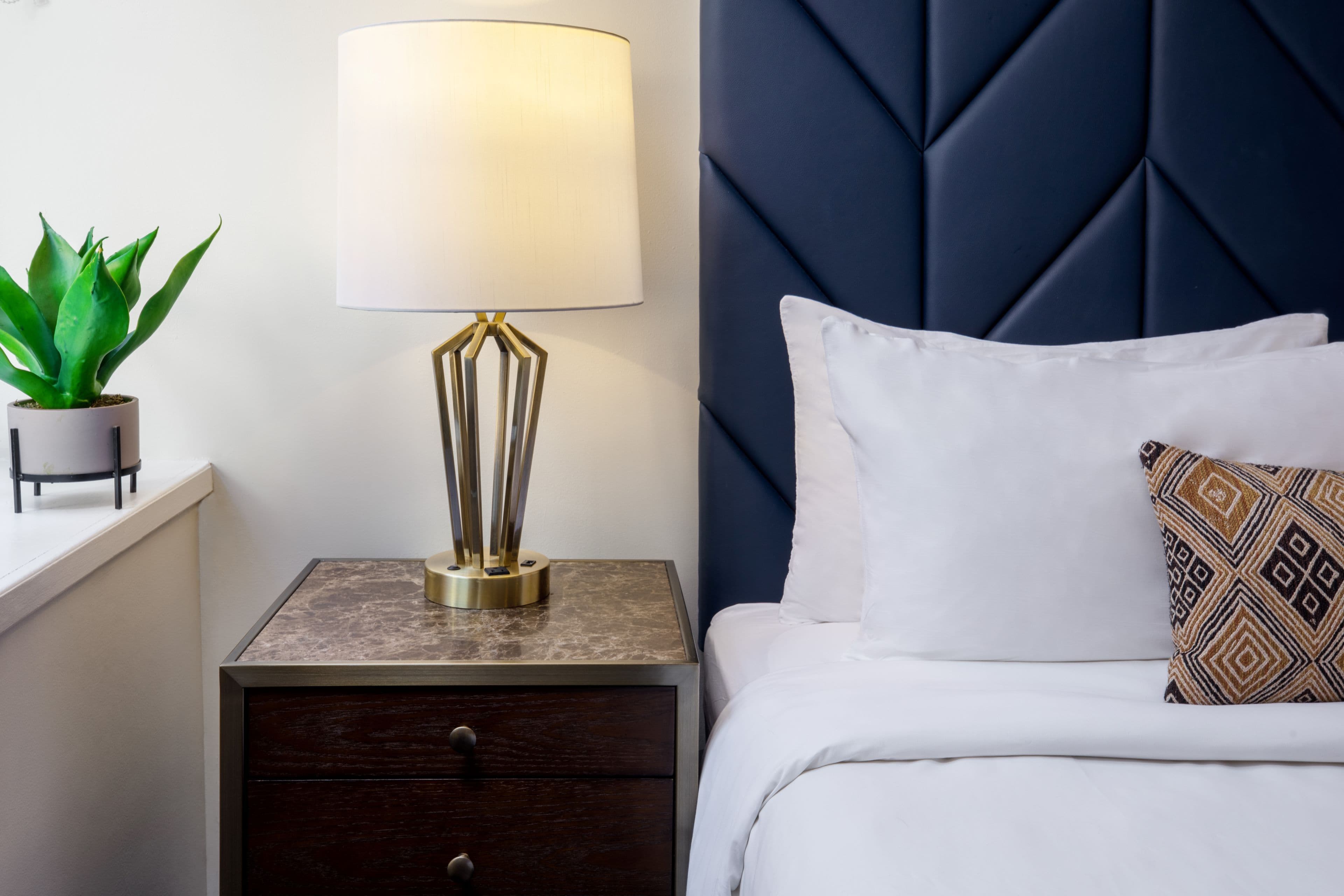 Hotel Indigo Boston Garden - Image 2