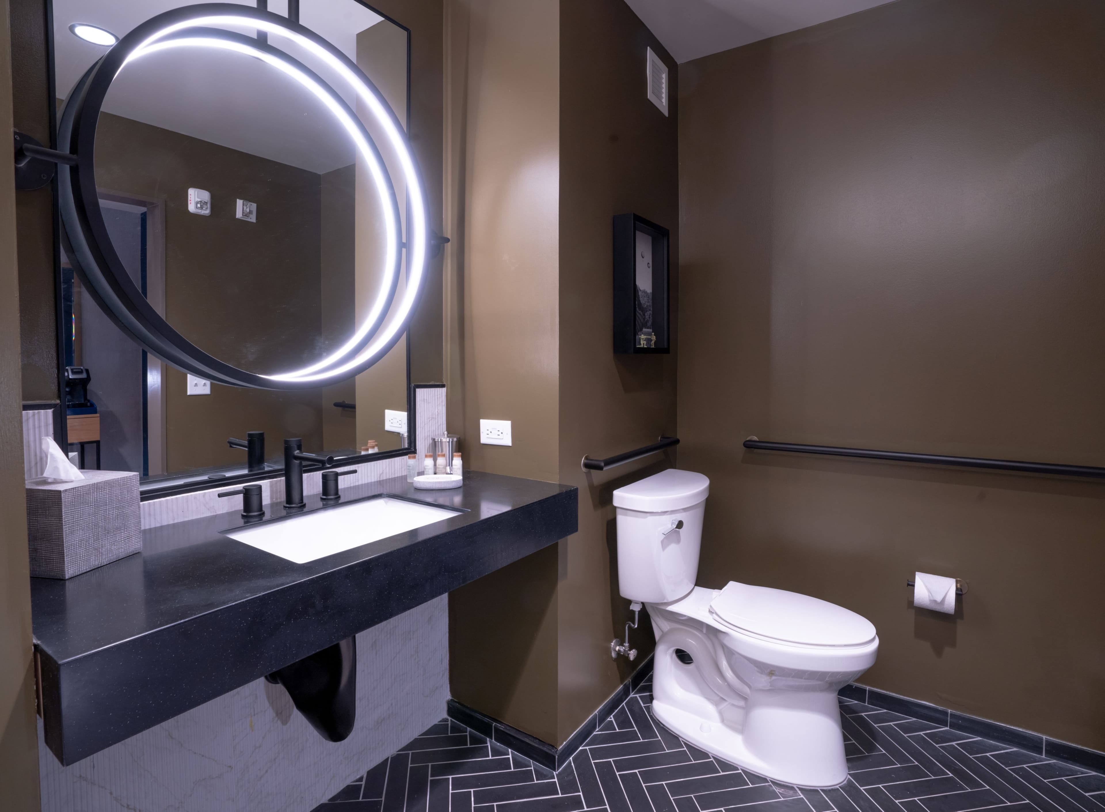 Hotel Indigo Columbus at Riverfront Place — 16