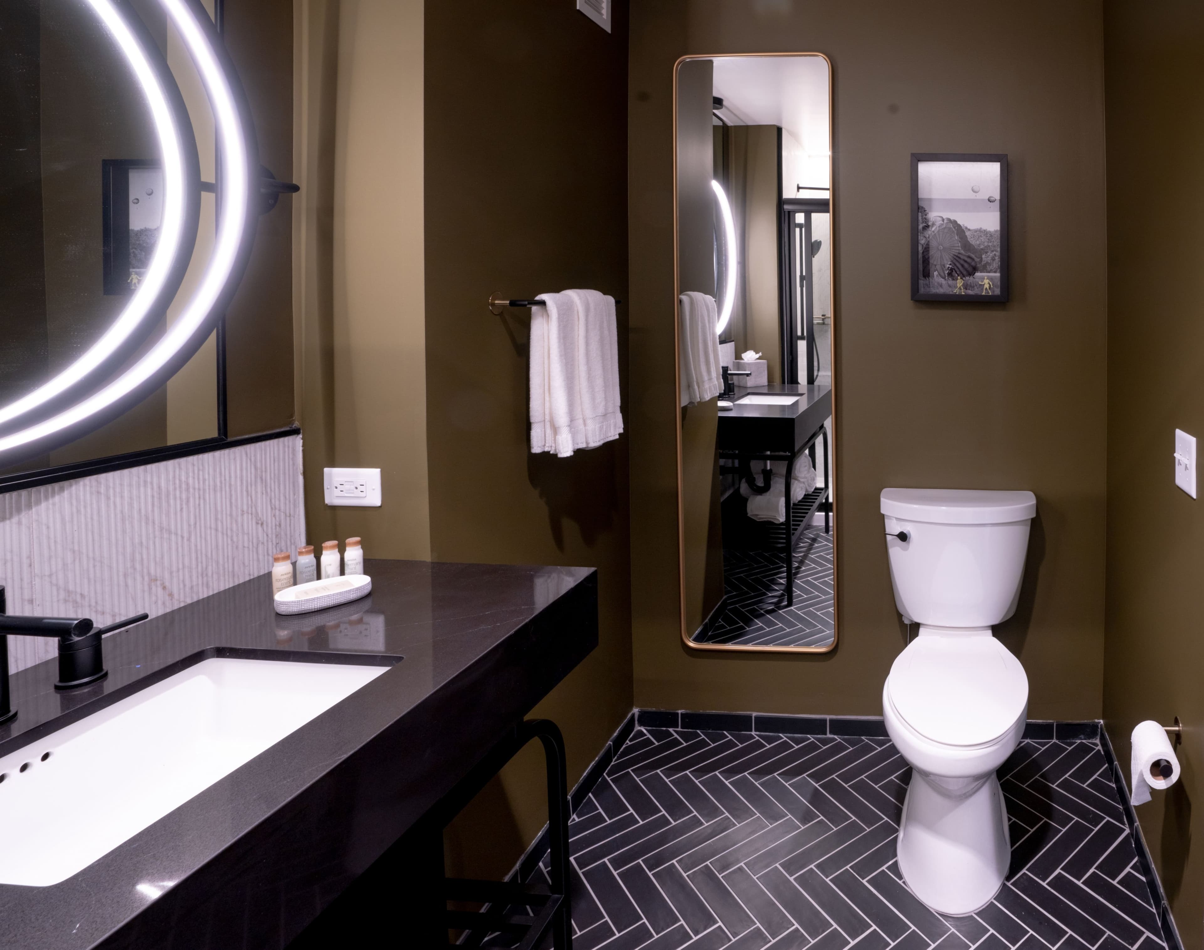 Hotel Indigo Columbus at Riverfront Place — 6