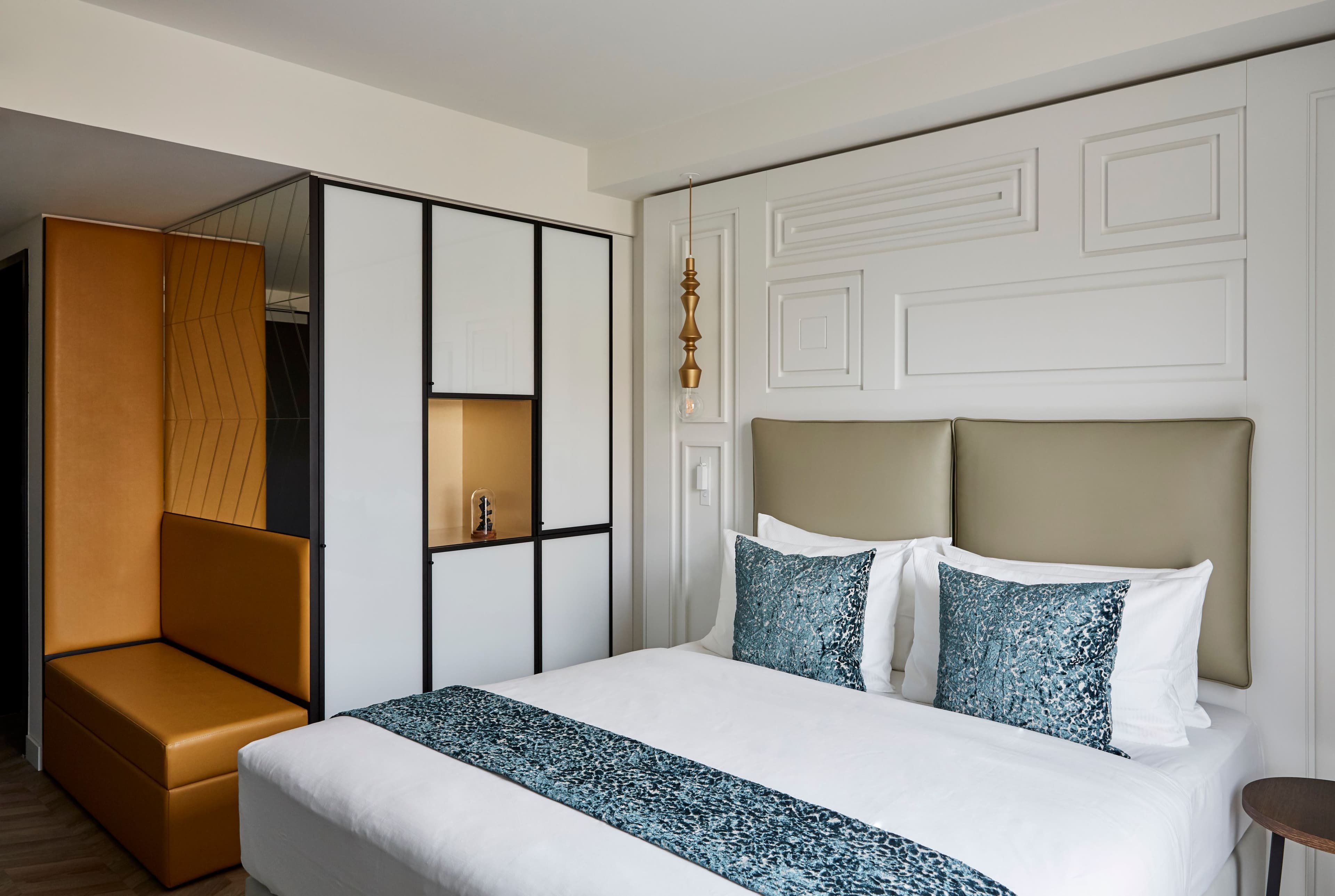1 Queen Bed Premium - Image 11