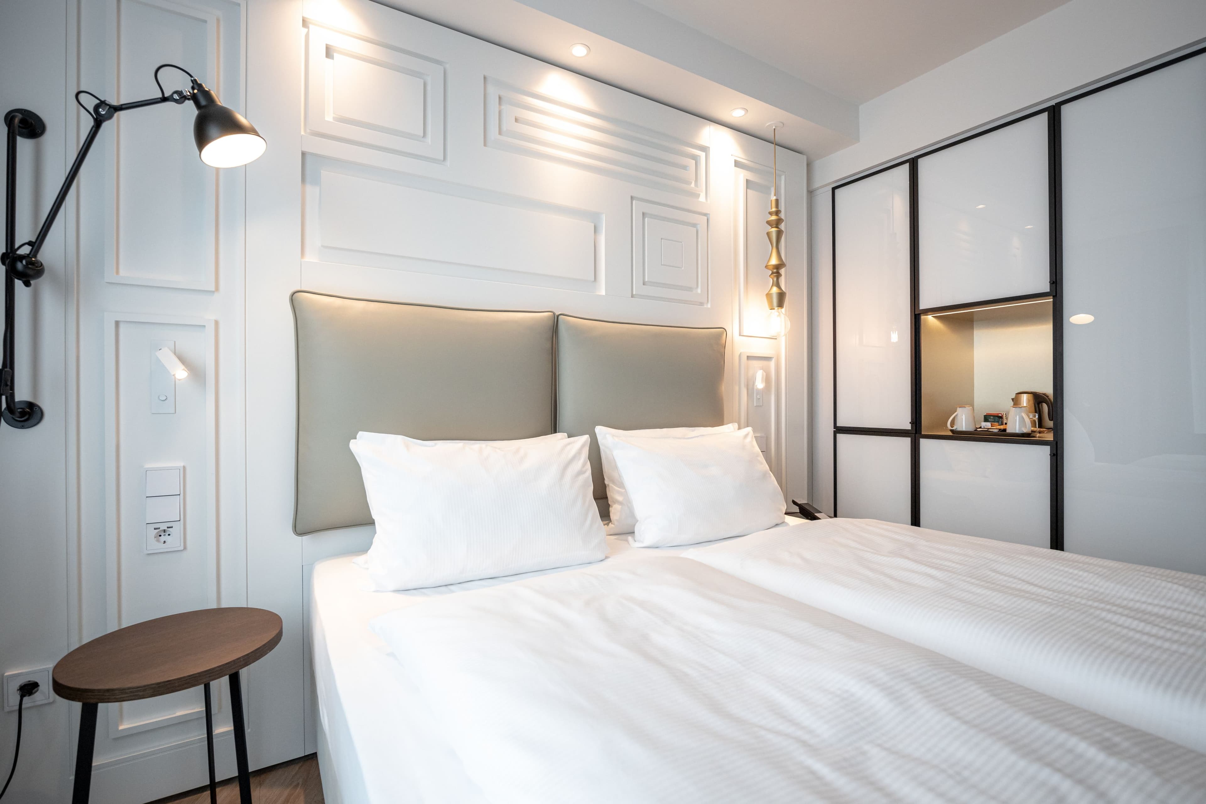 1 Queen Bed Premium - Image 5