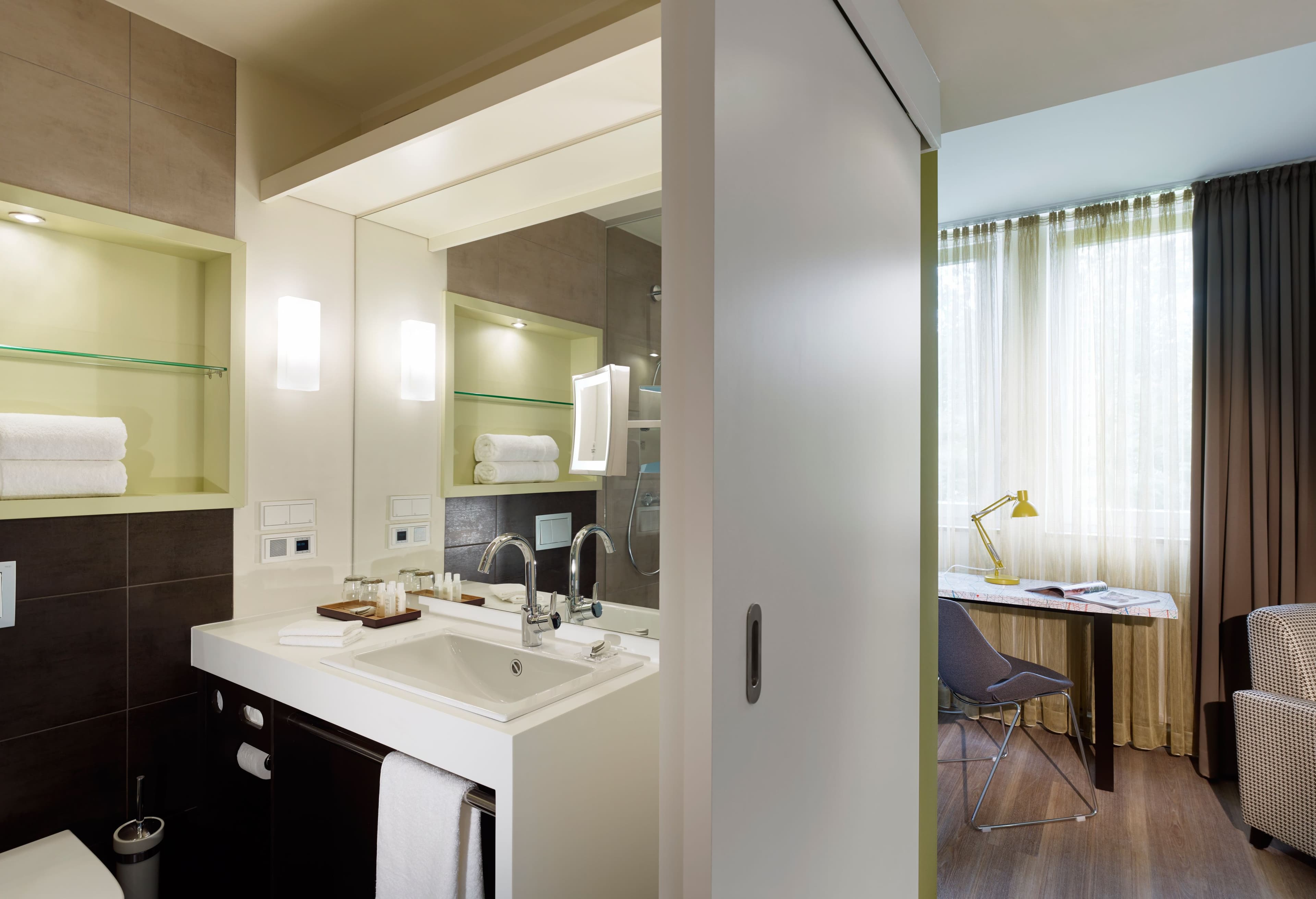 Hotel Indigo Dusseldorf — 11