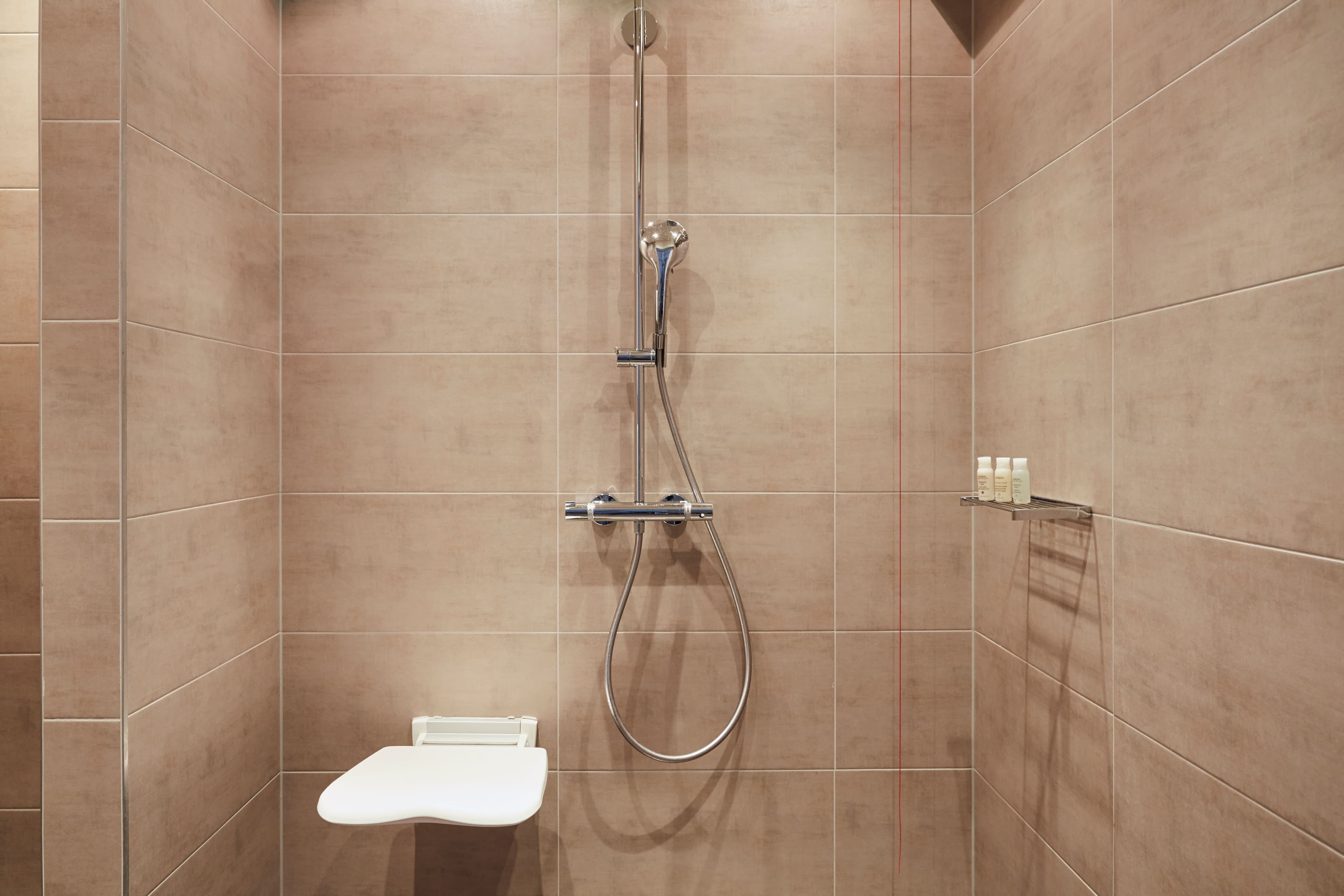 Hotel Indigo Dusseldorf - Image 4