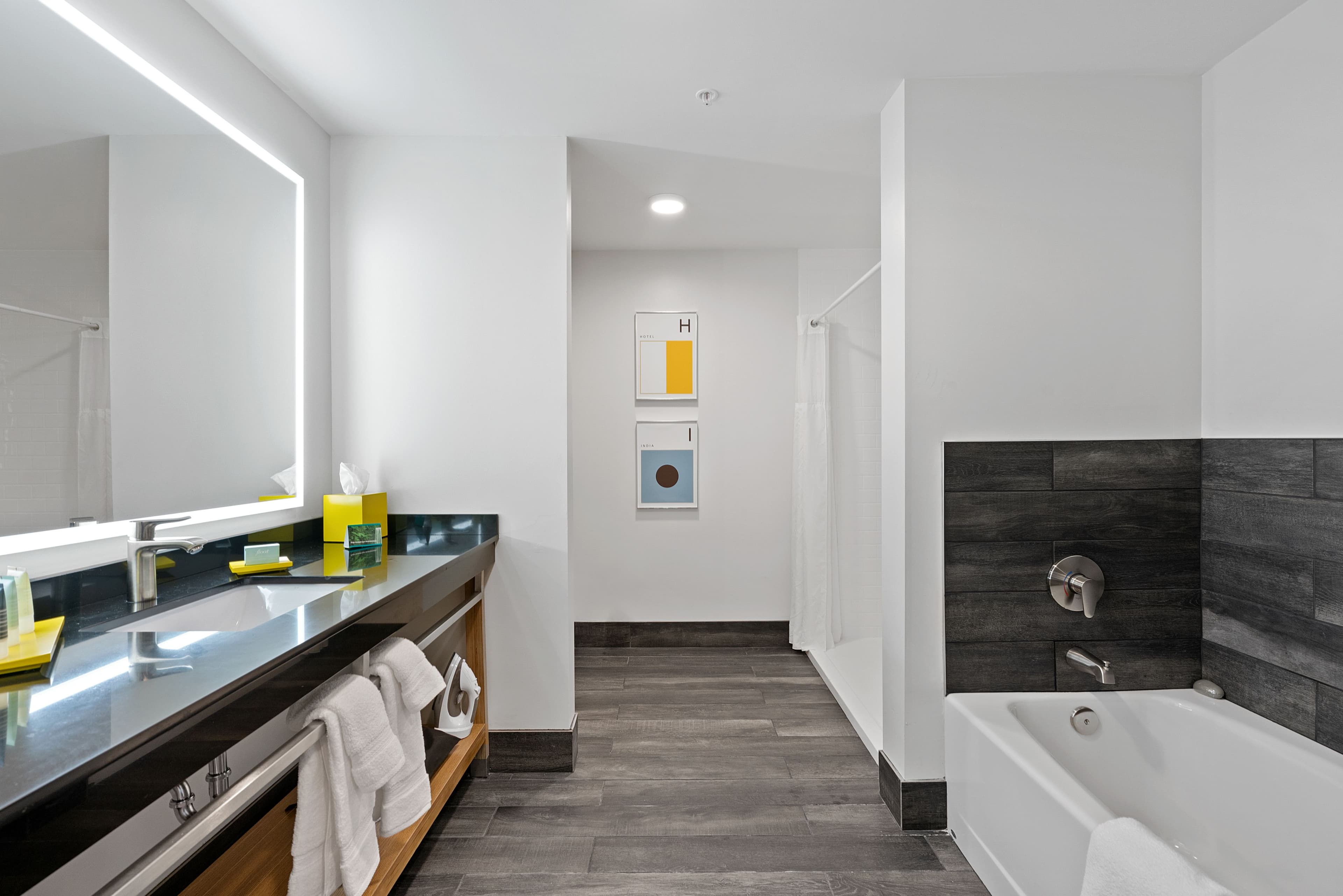 Hotel Indigo Seattle Everett Waterfront — 15