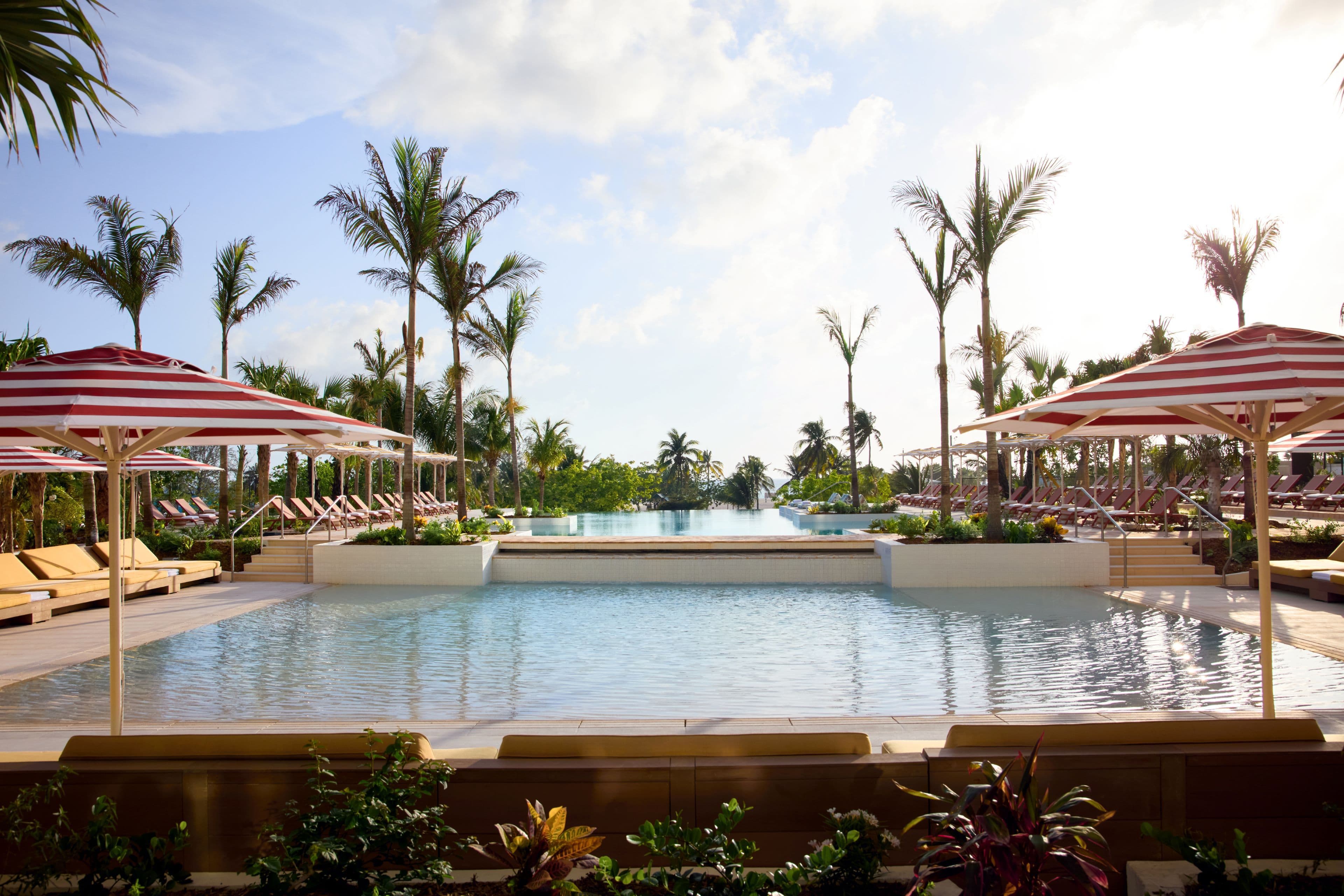 Hotel Indigo Grand Cayman - Image 1