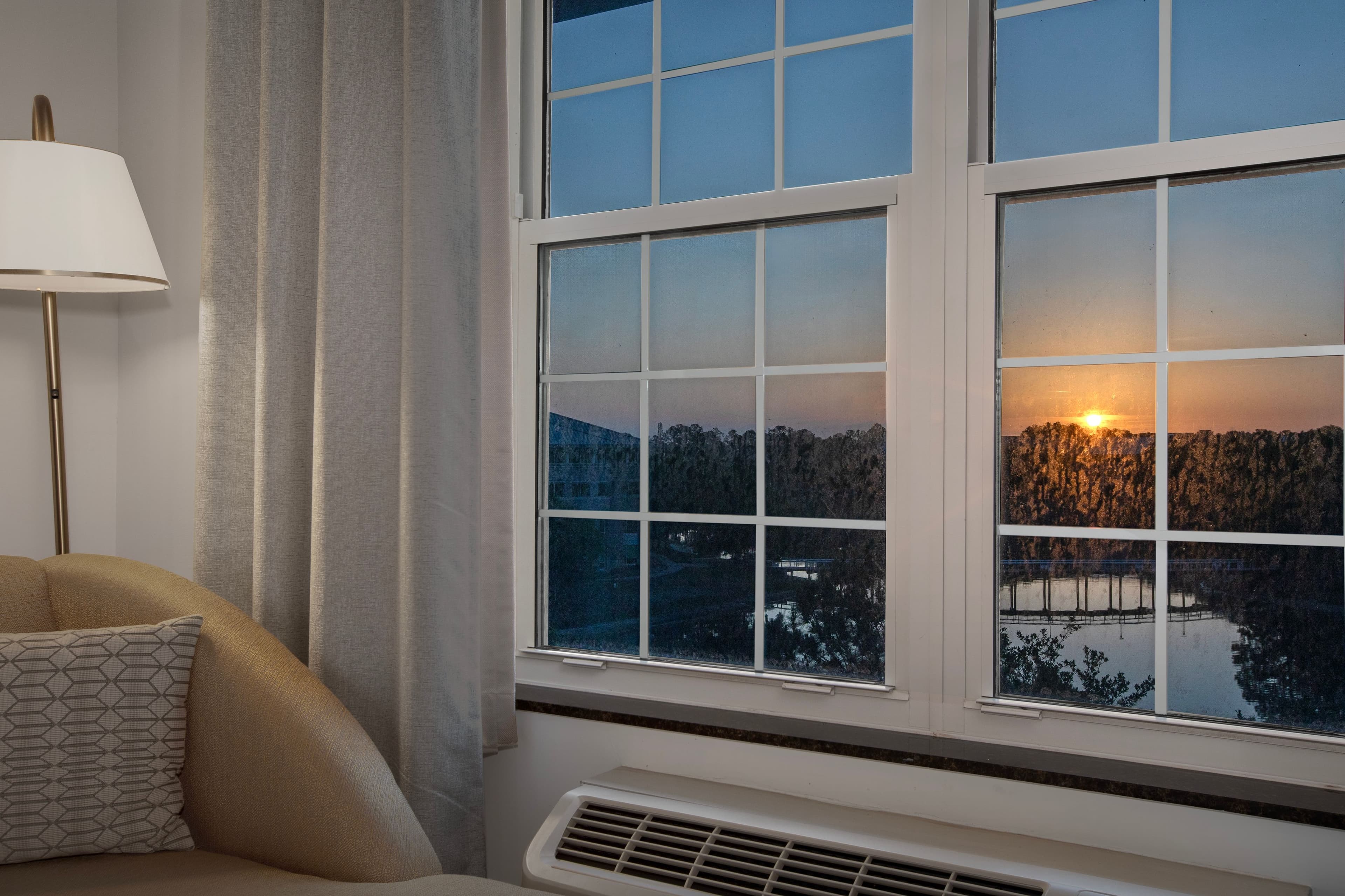 Hotel Indigo Jacksonville-Deerwood Park — 9