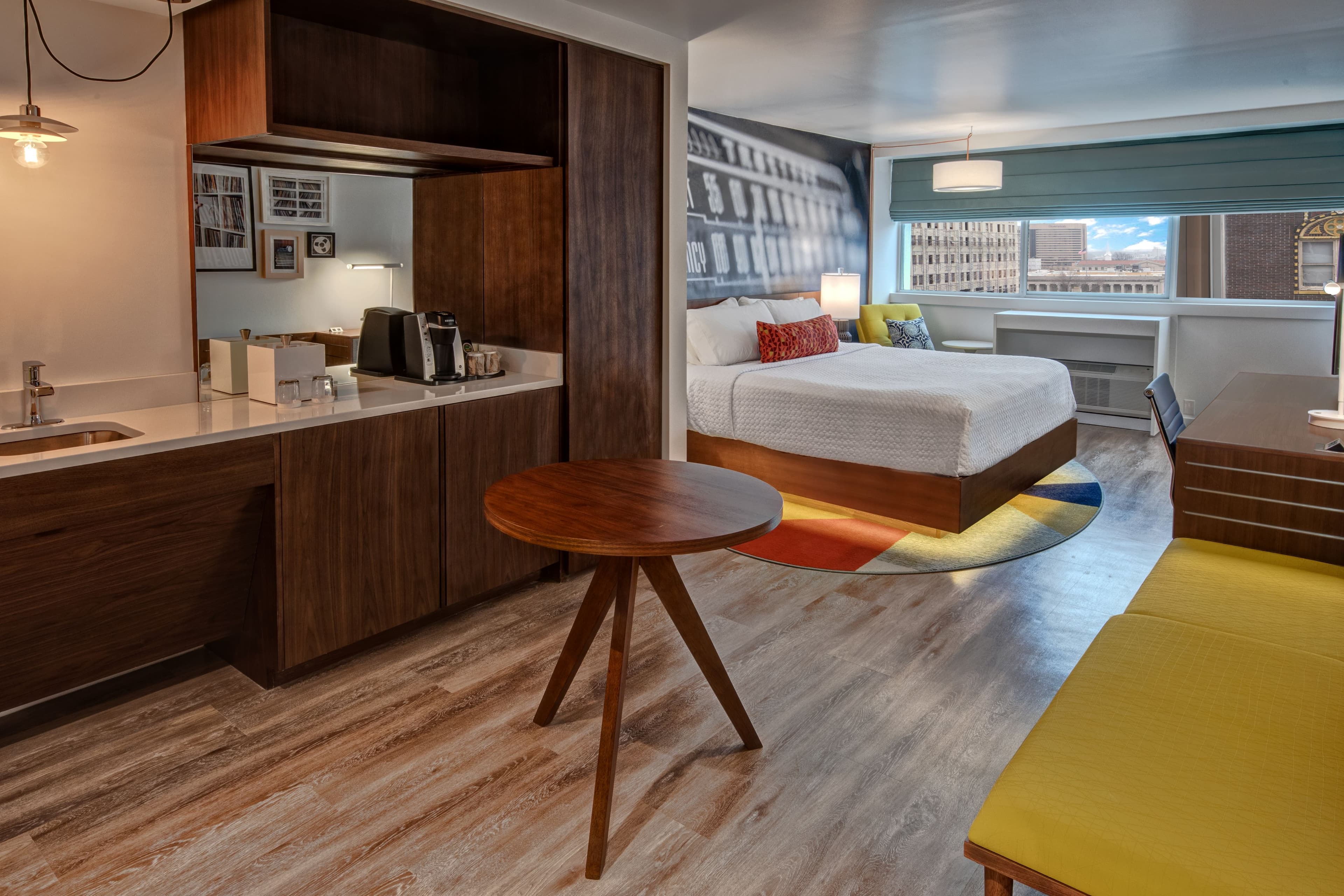 Hotel Indigo Memphis Downtown — 10