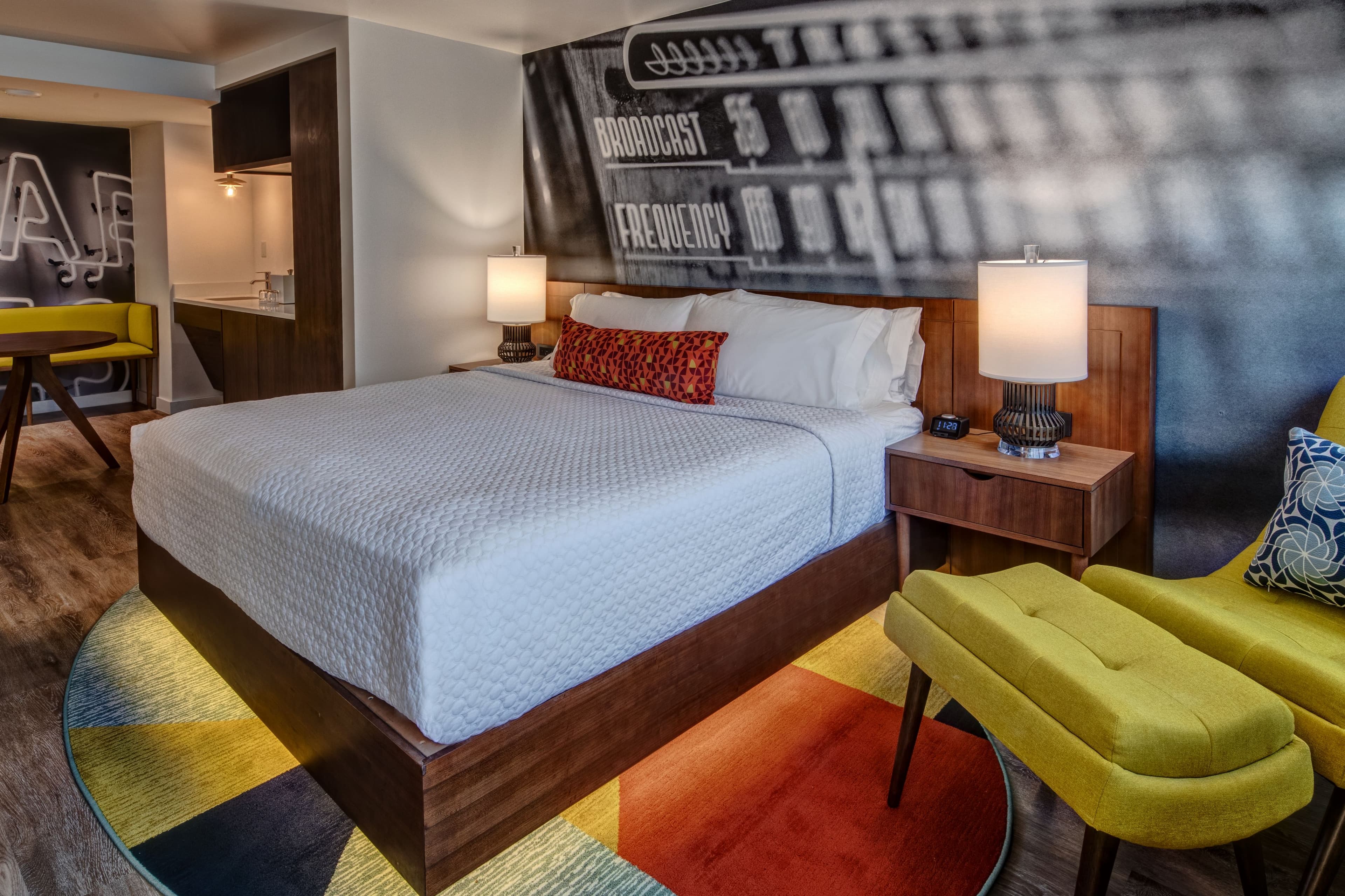 Hotel Indigo Memphis Downtown — 11