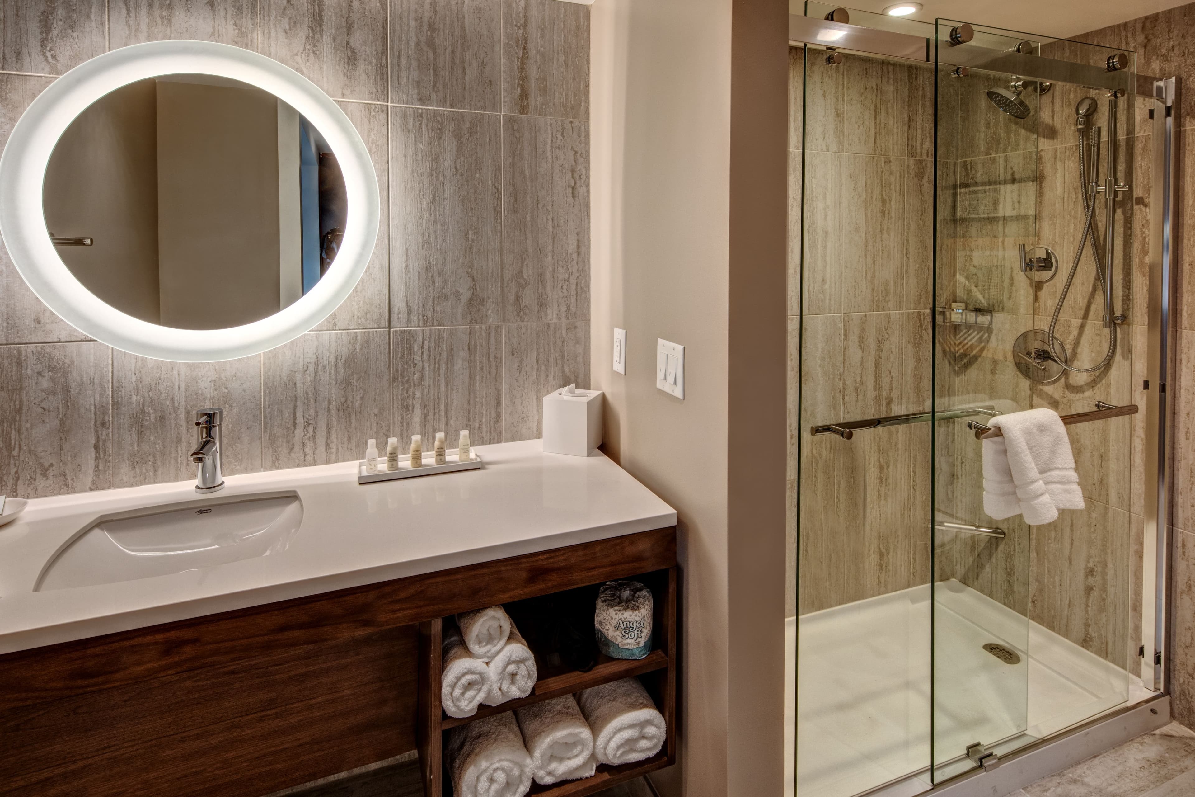 Hotel Indigo Memphis Downtown — 16