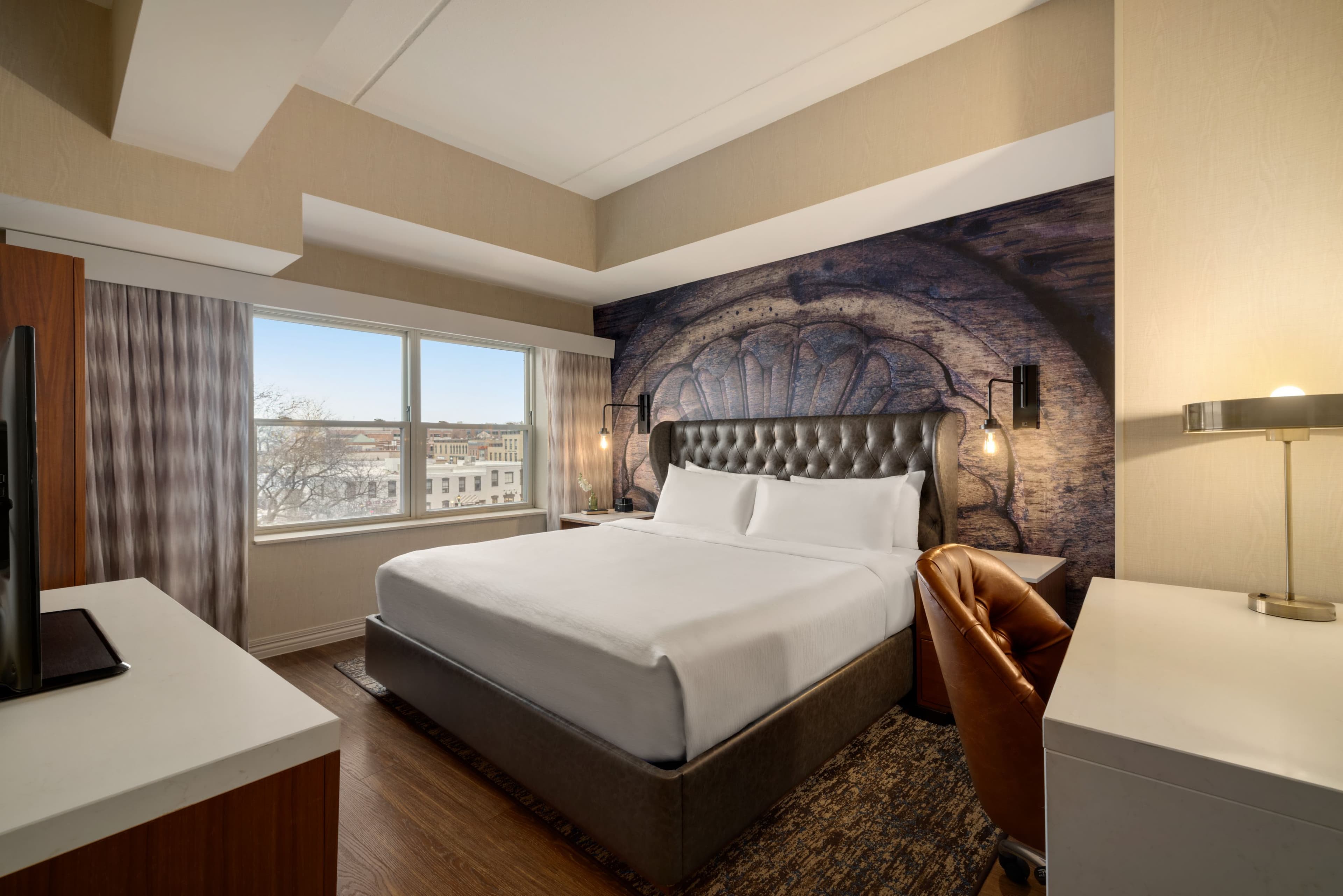 Hotel Indigo Naperville Riverwalk — 35