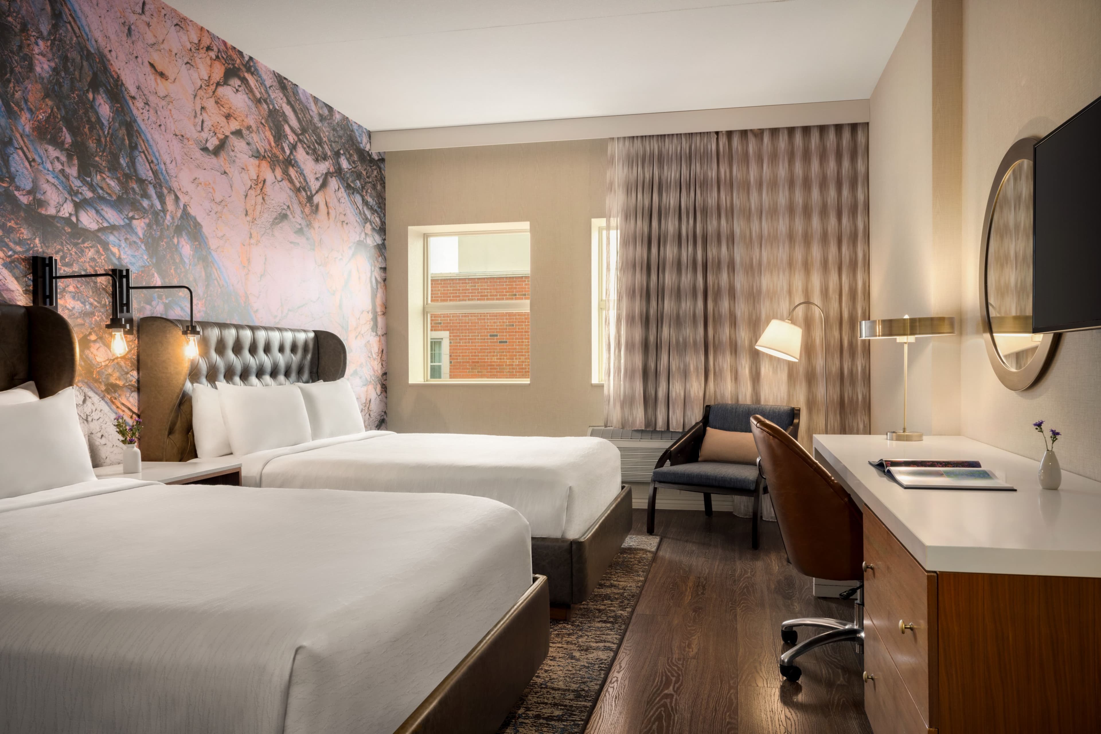 Hotel Indigo Naperville Riverwalk - Image 4