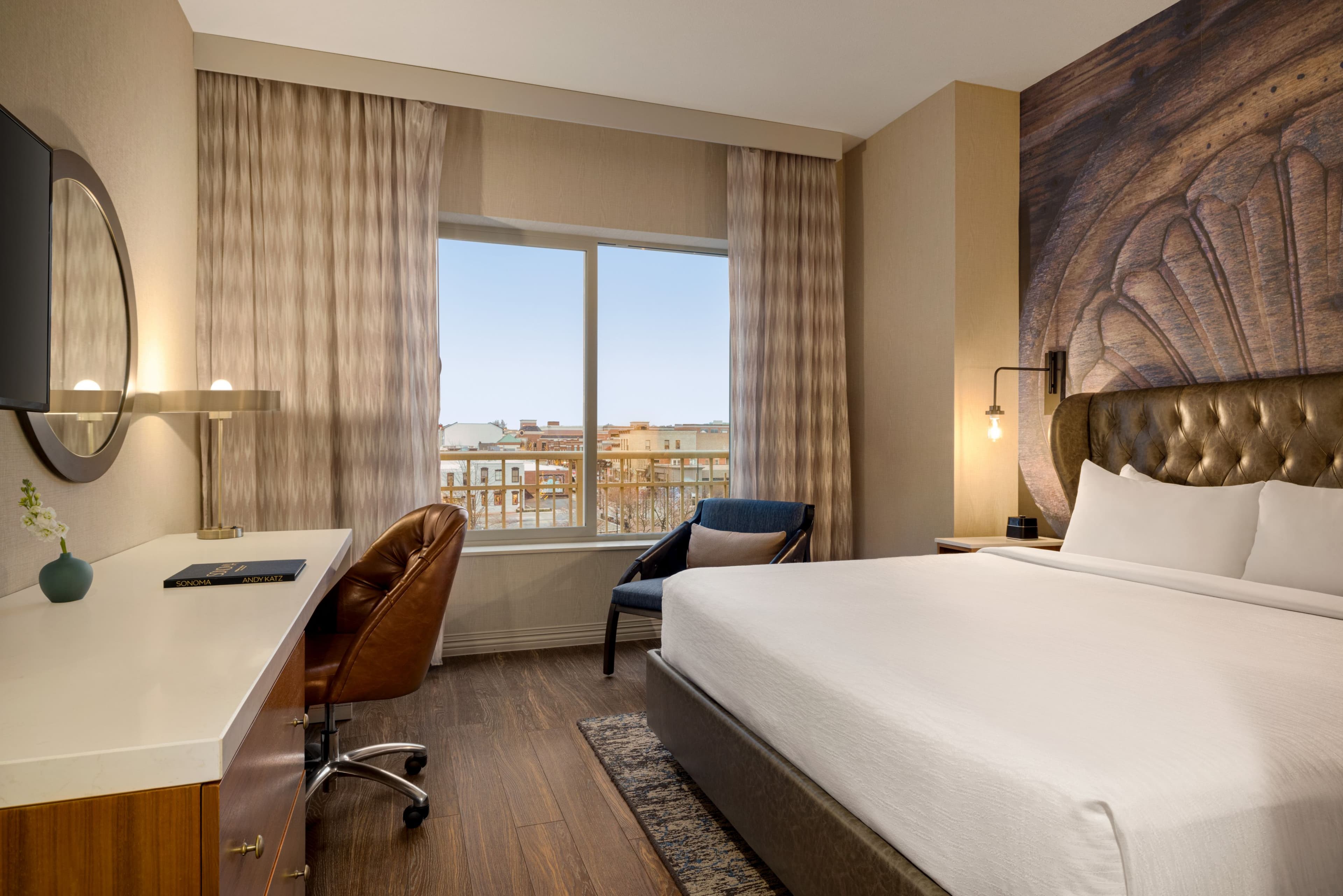 Hotel Indigo Naperville Riverwalk — 10