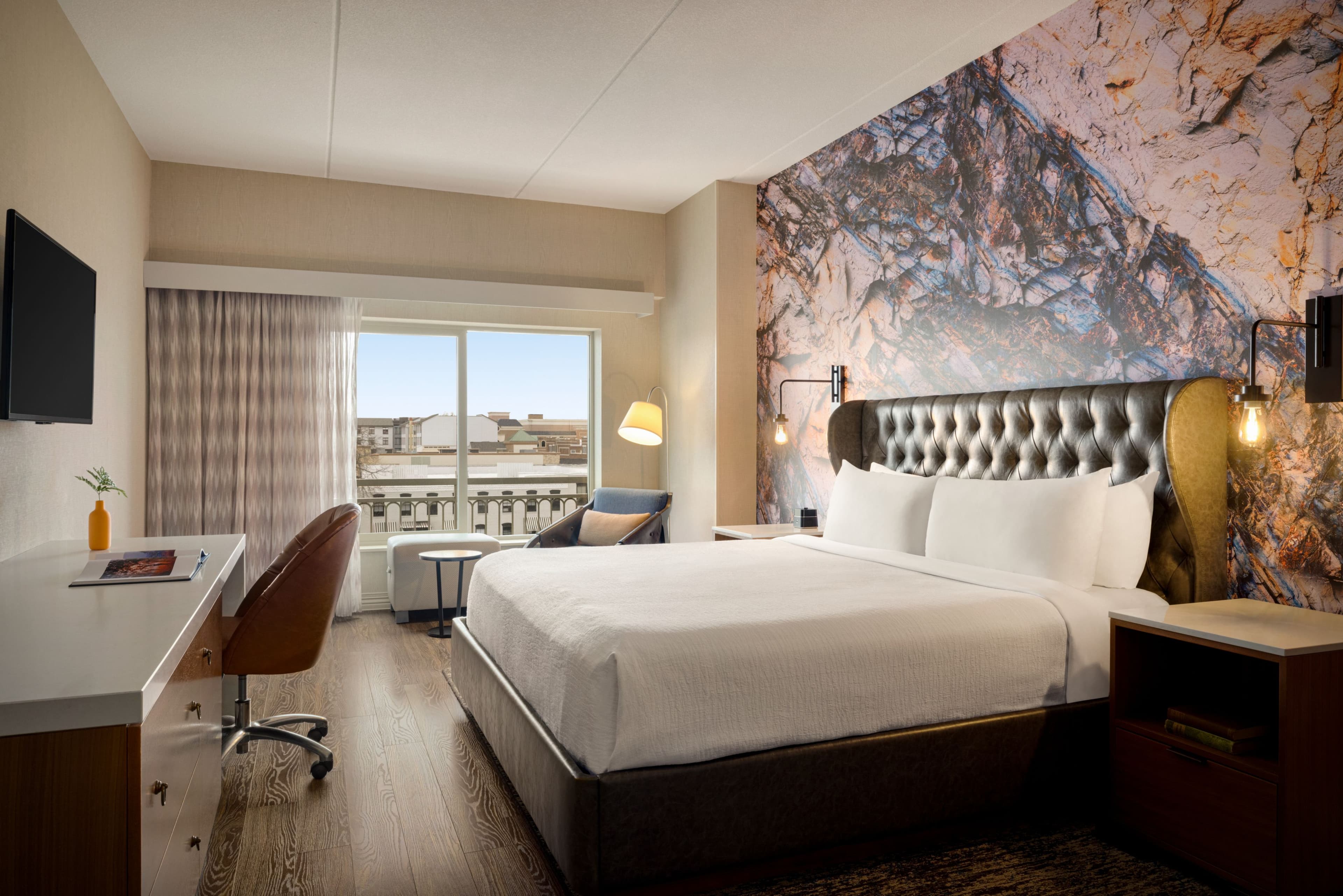Hotel Indigo Naperville Riverwalk — 6