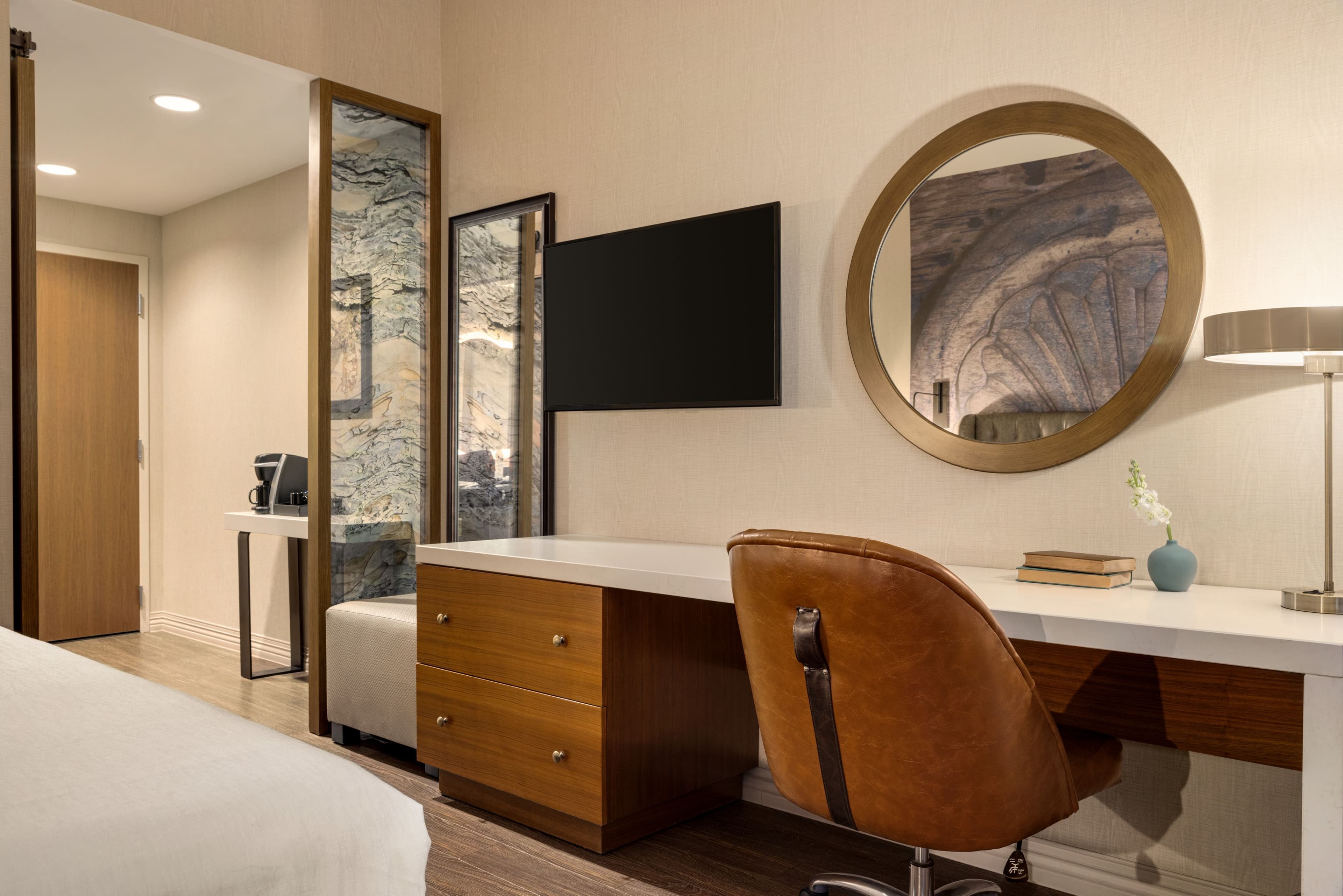 Hotel Indigo Naperville Riverwalk — 8