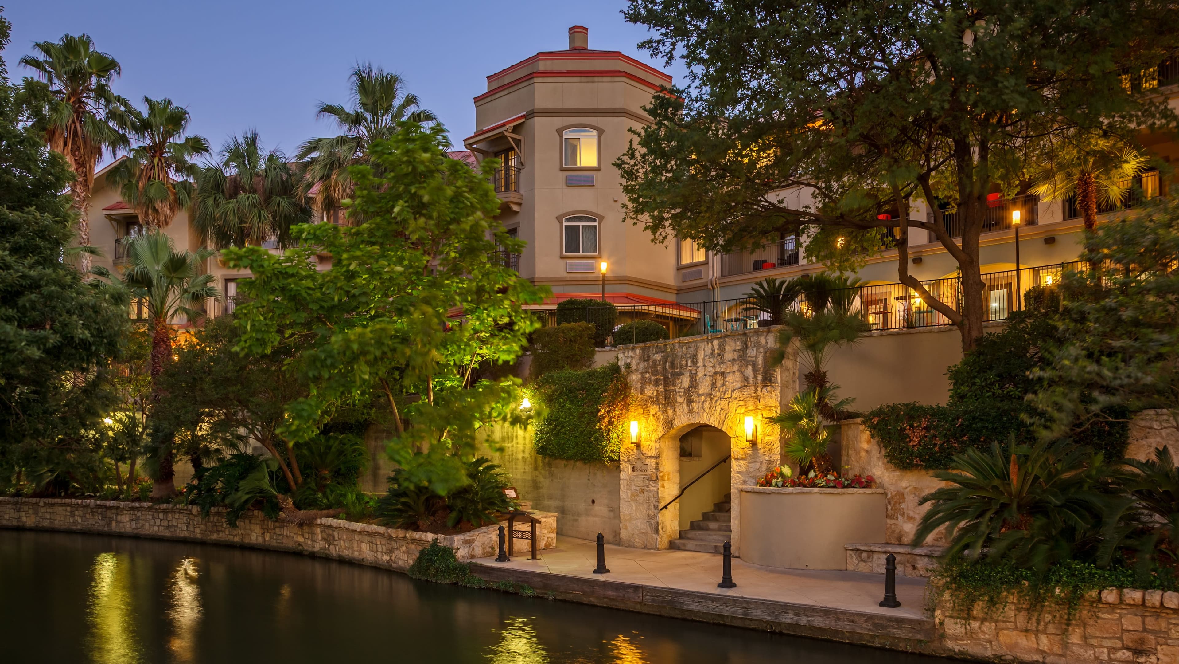 Hotel Indigo San Antonio-Riverwalk - Image 1