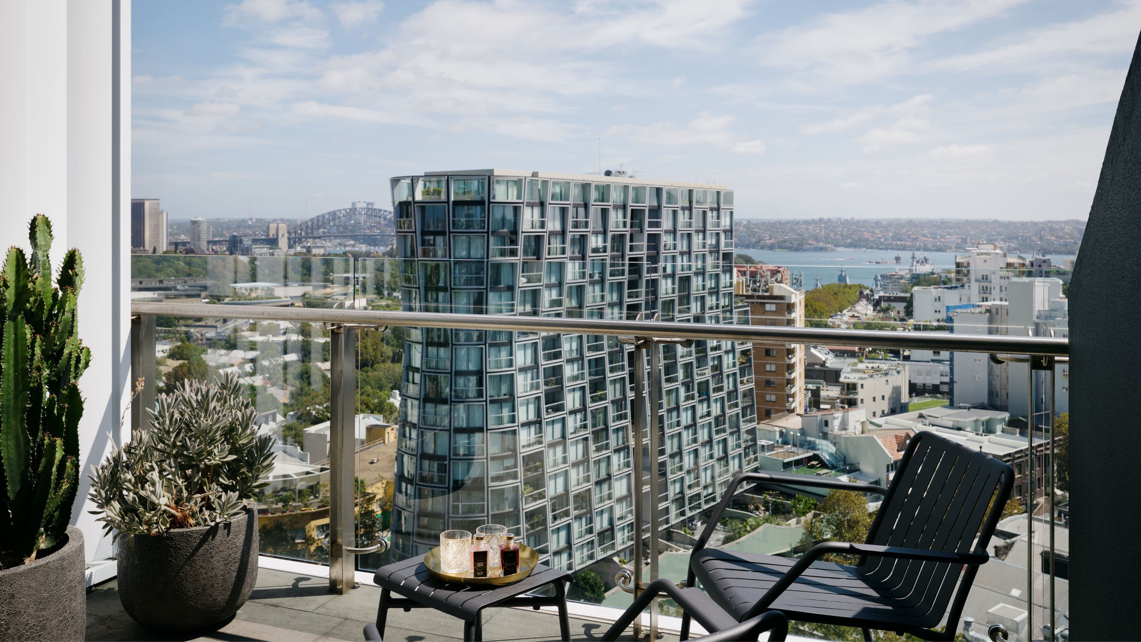 Hotel Indigo Sydney Potts Point - Image 1