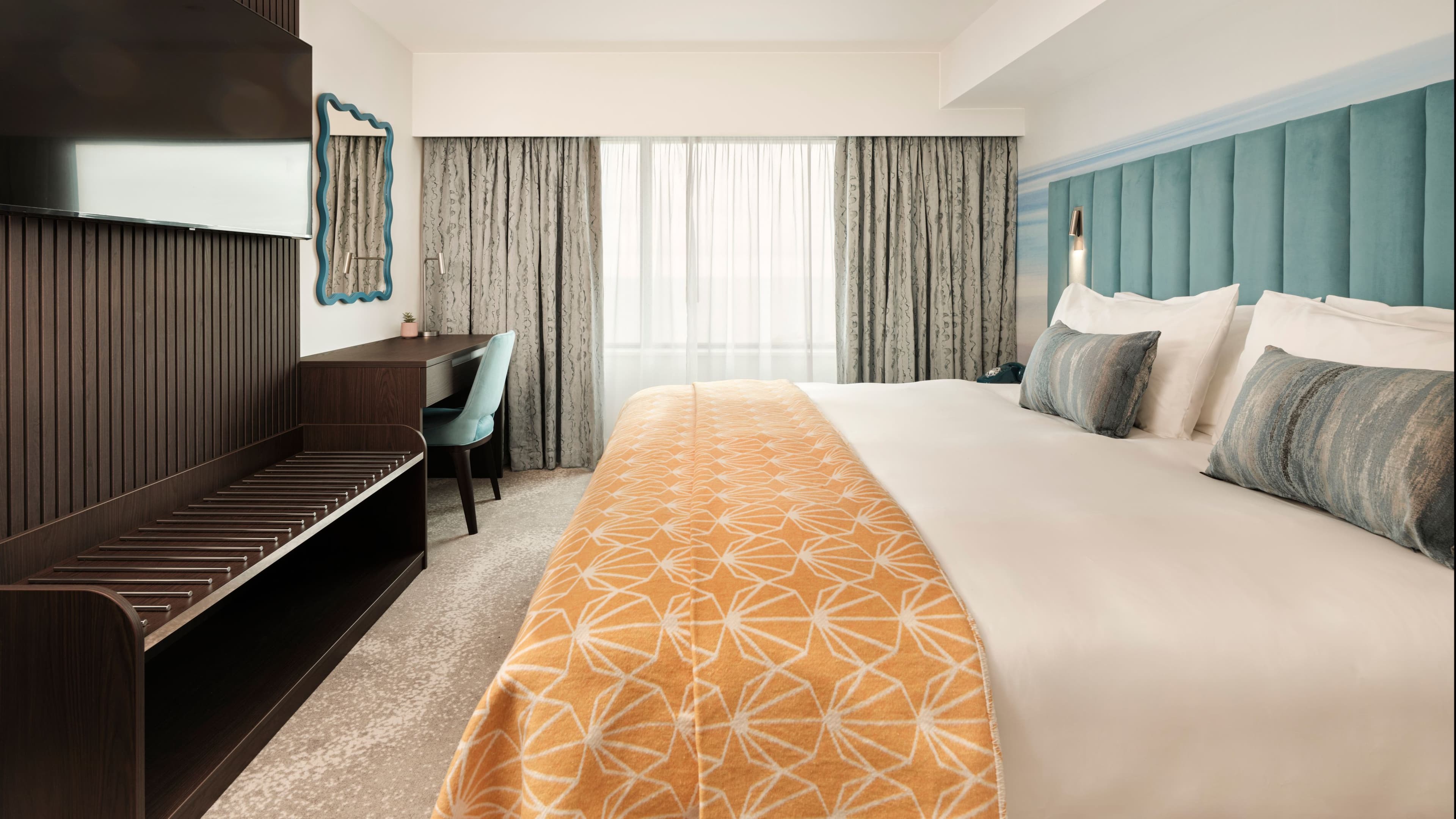 Hotel Indigo Torquay - Image 2