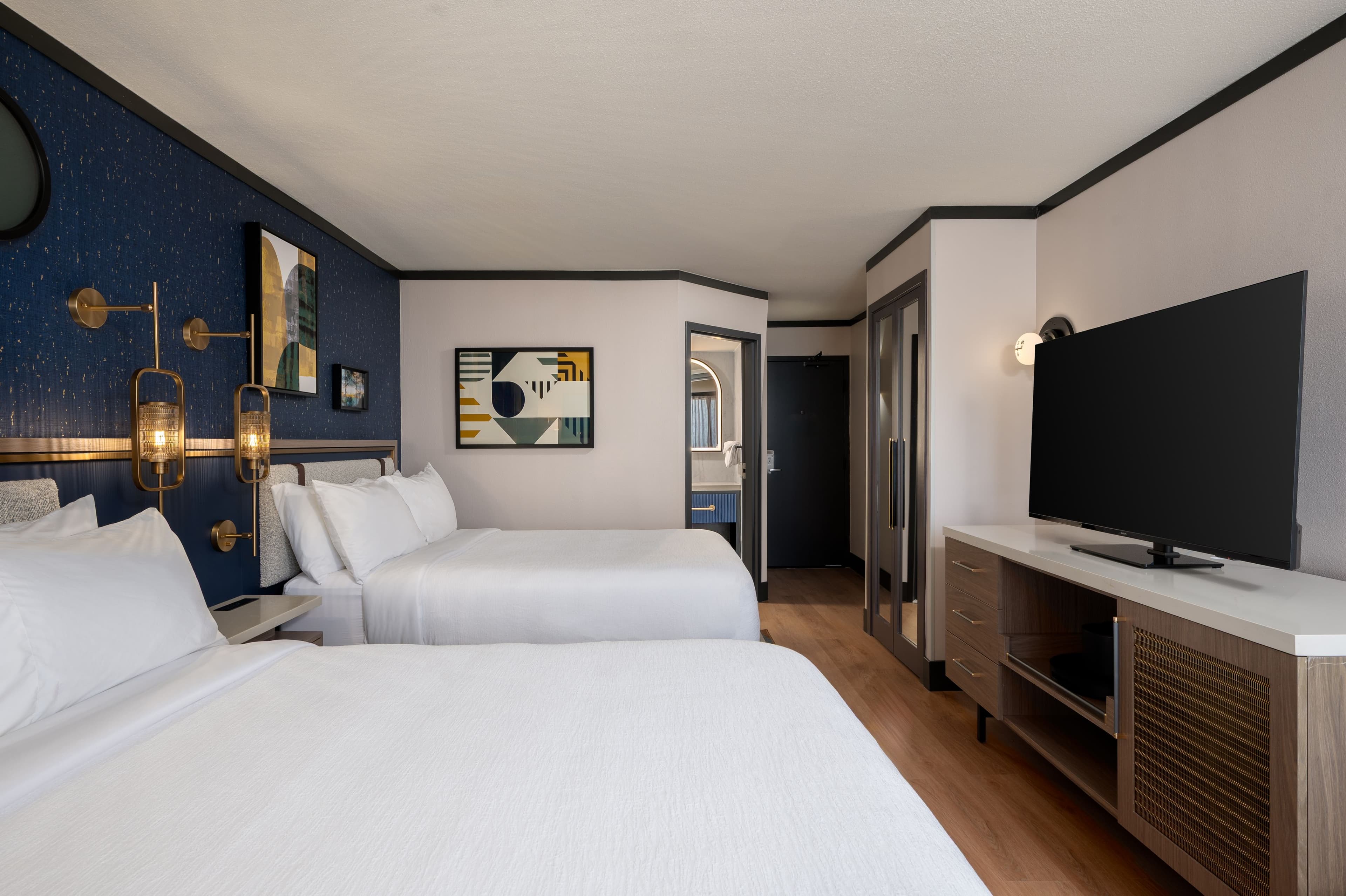 Hotel Indigo Detroit North - Troy — 10