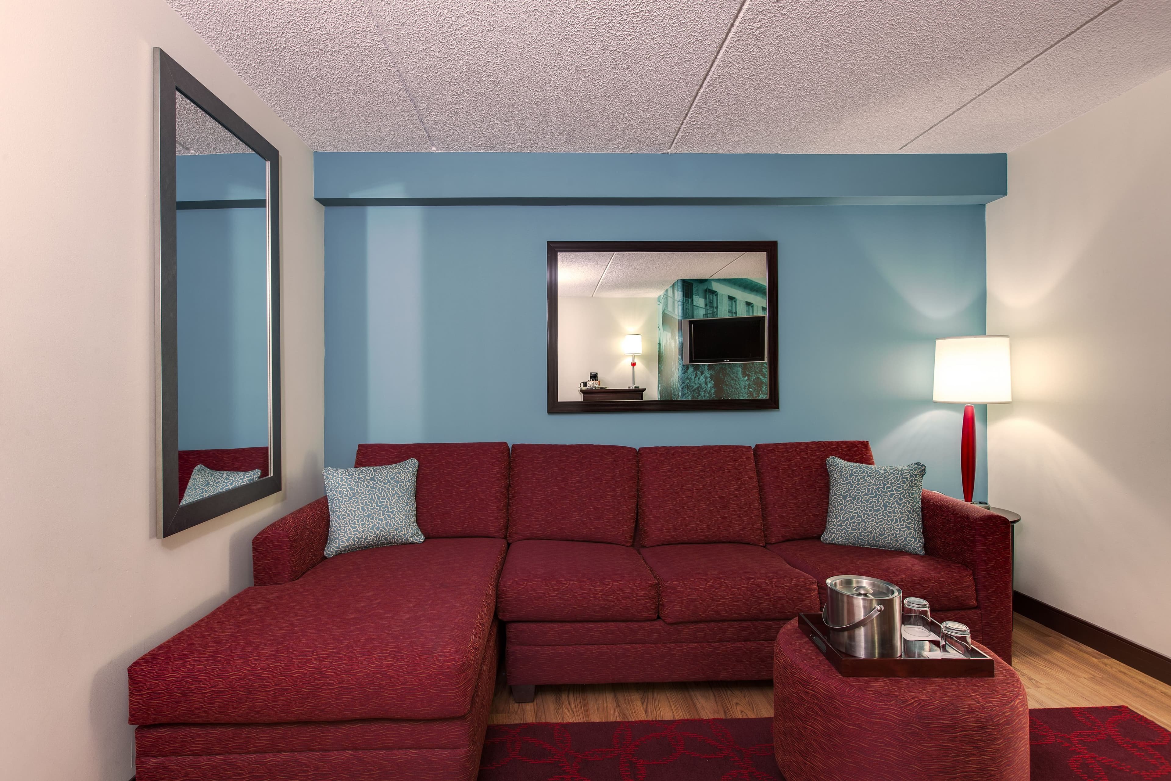 Hotel Indigo Chicago-Vernon Hills - Image 2