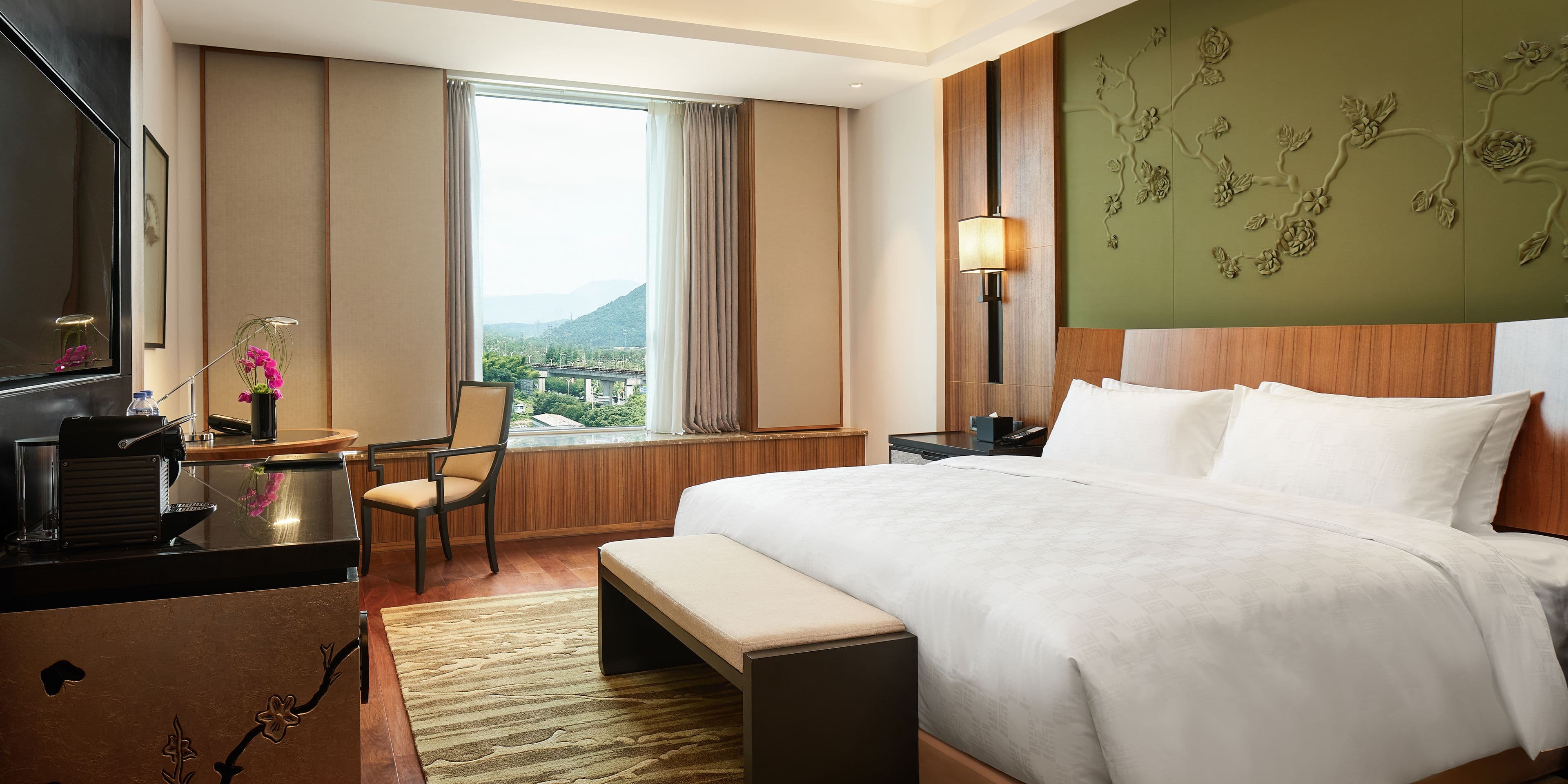 HUALUXE Ningbo Harbor City - Image 3