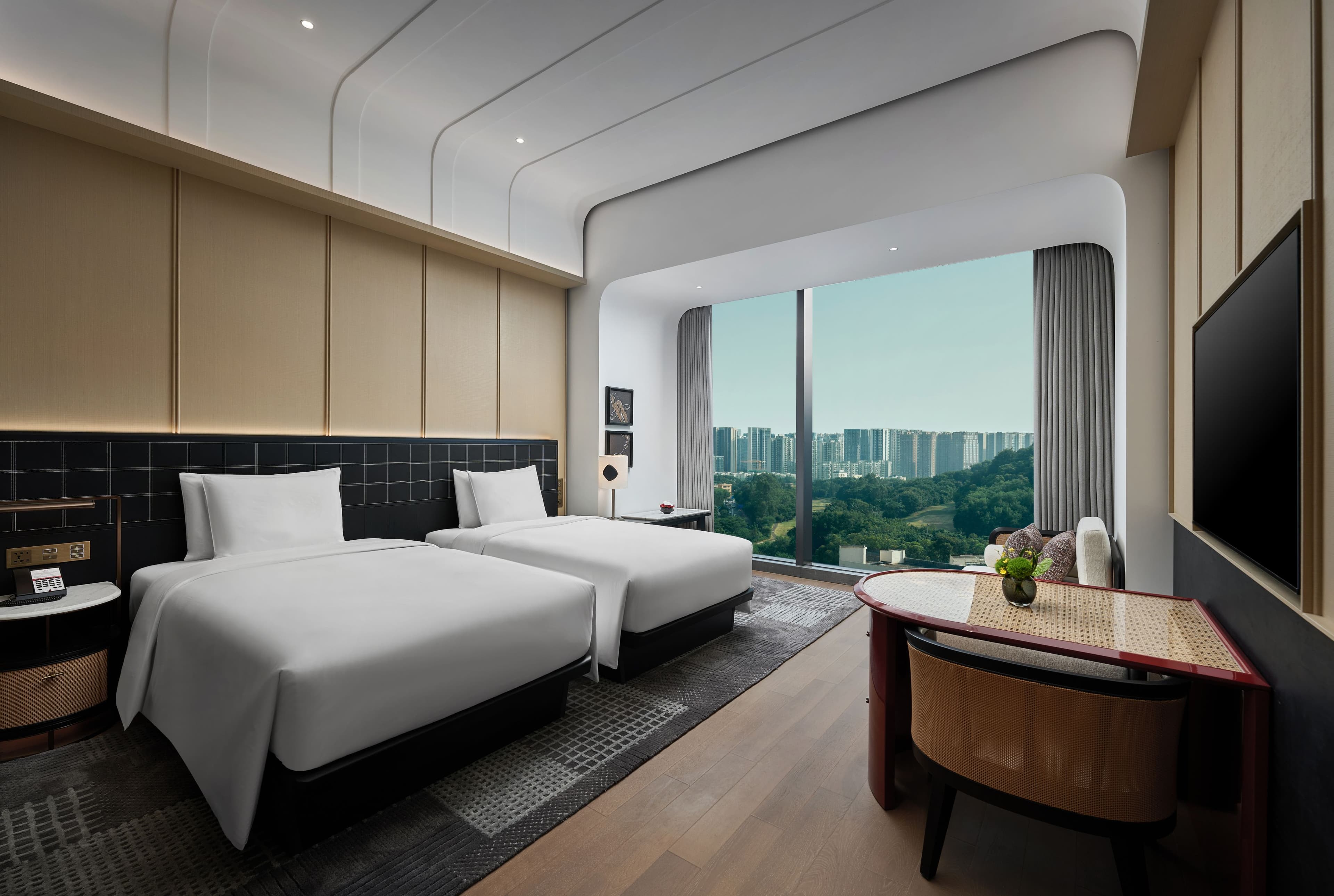 HUALUXE Shenzhen Bao'an - Image 4