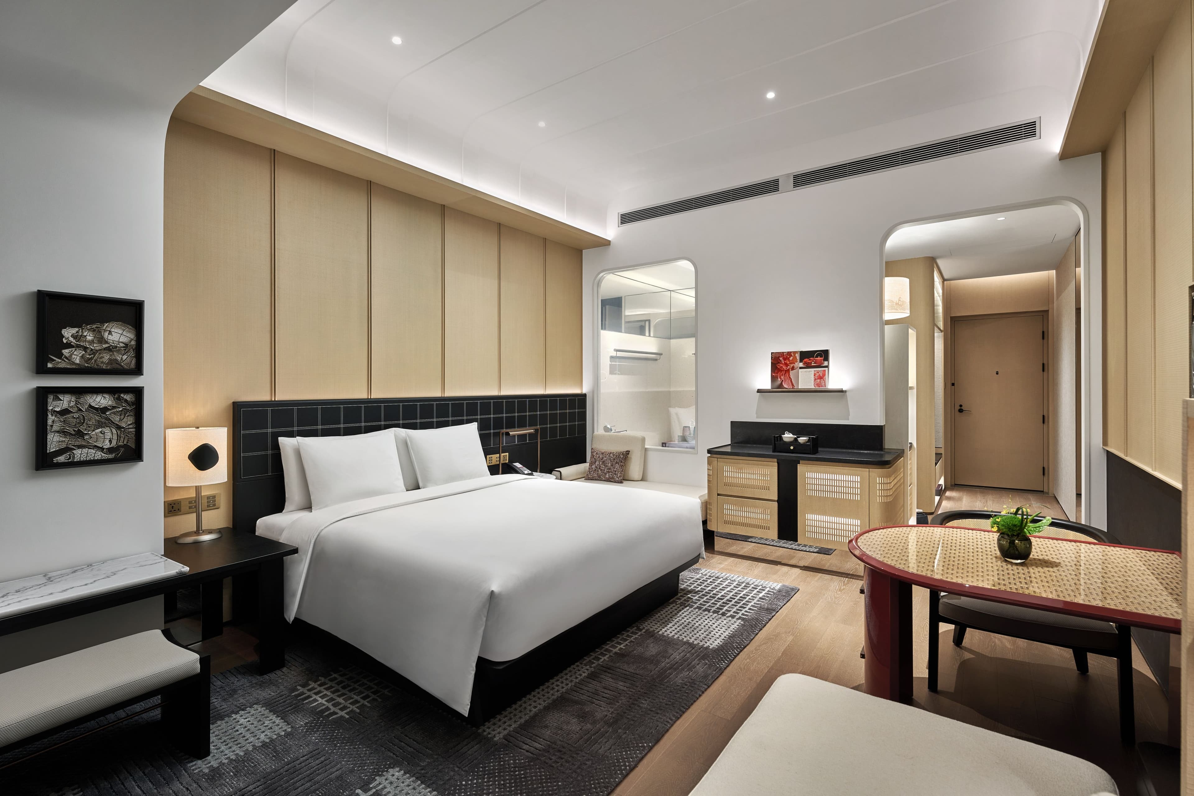 HUALUXE Shenzhen Bao'an - Image 2