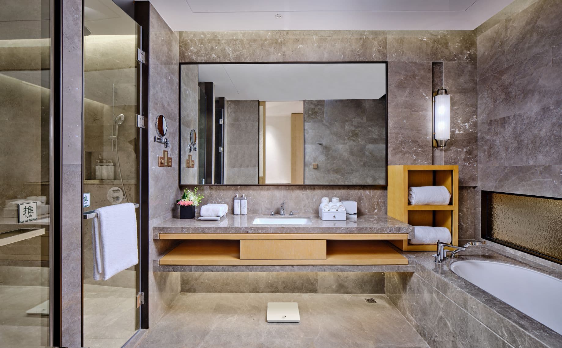HUALUXE Suzhou Bay Hot Spring Resort - Image 4
