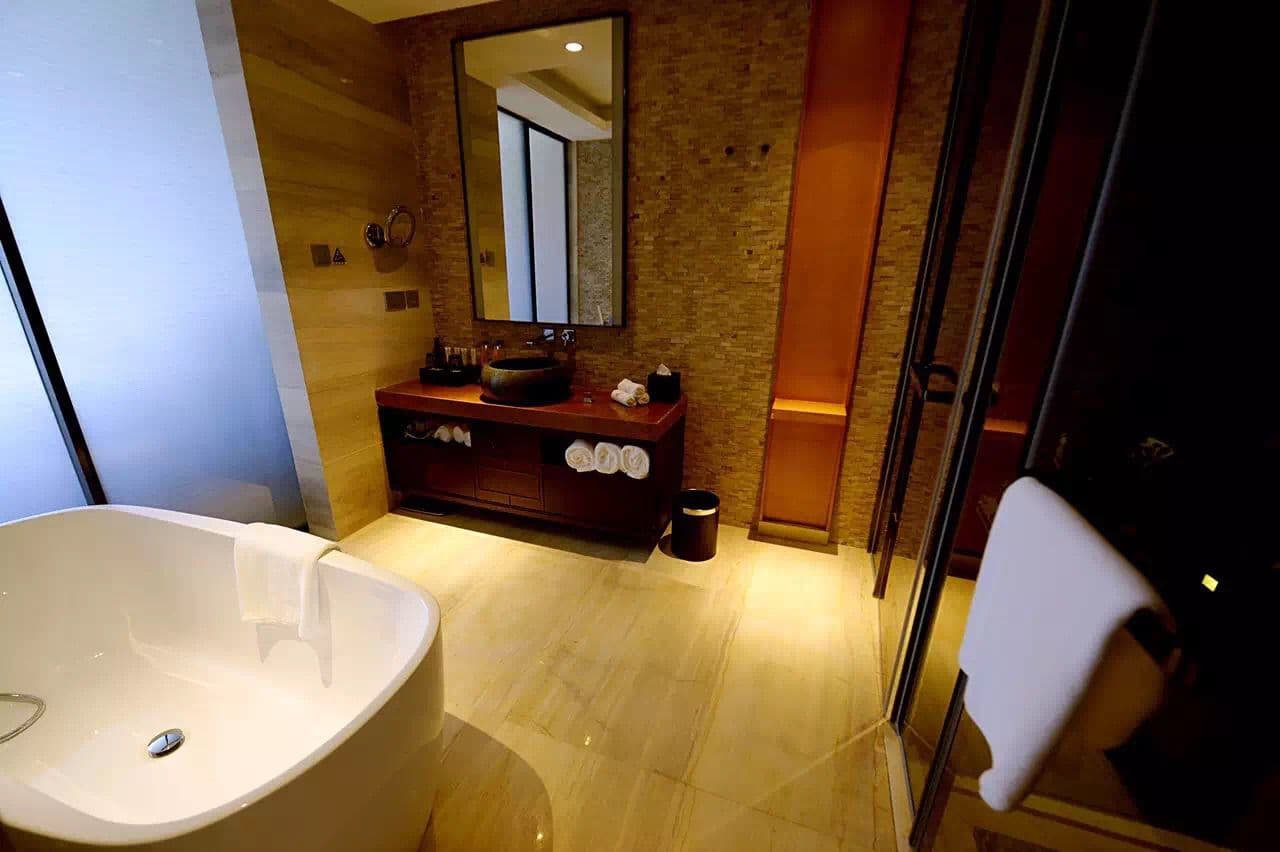 HUALUXE Yangjiang City Center — 11