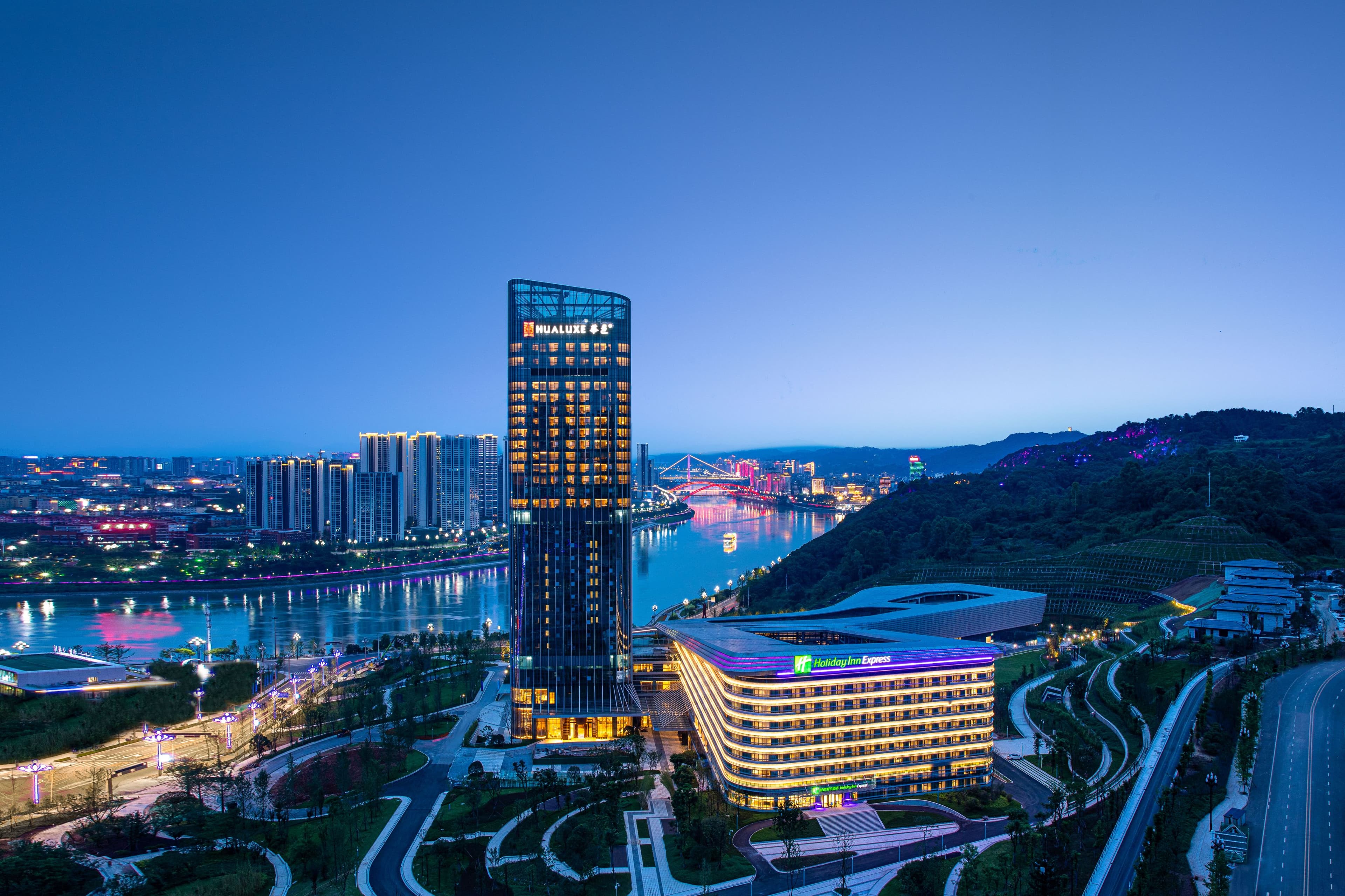 HUALUXE Yibin - Image 1