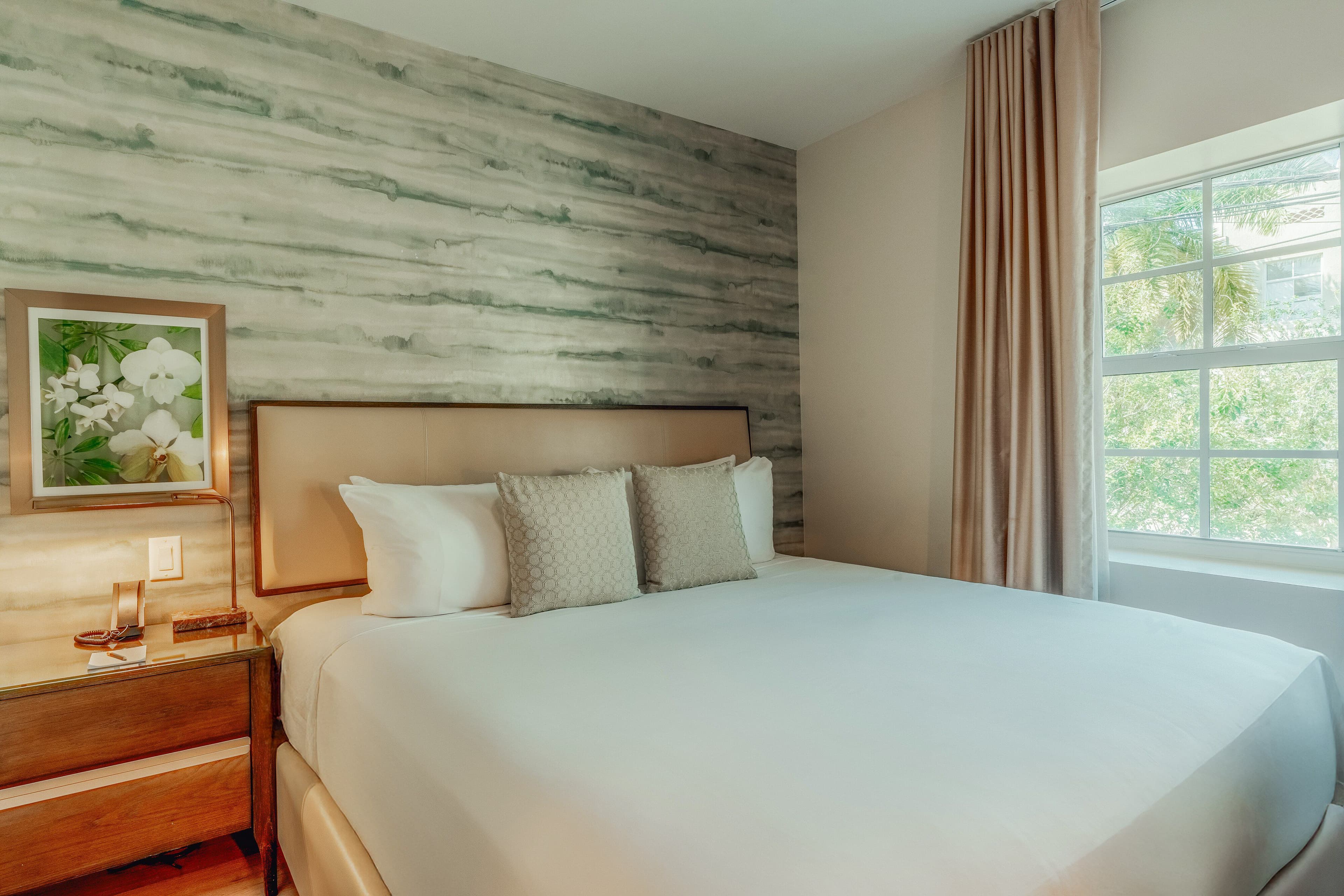 Iberostar Waves Miami Beach — 16