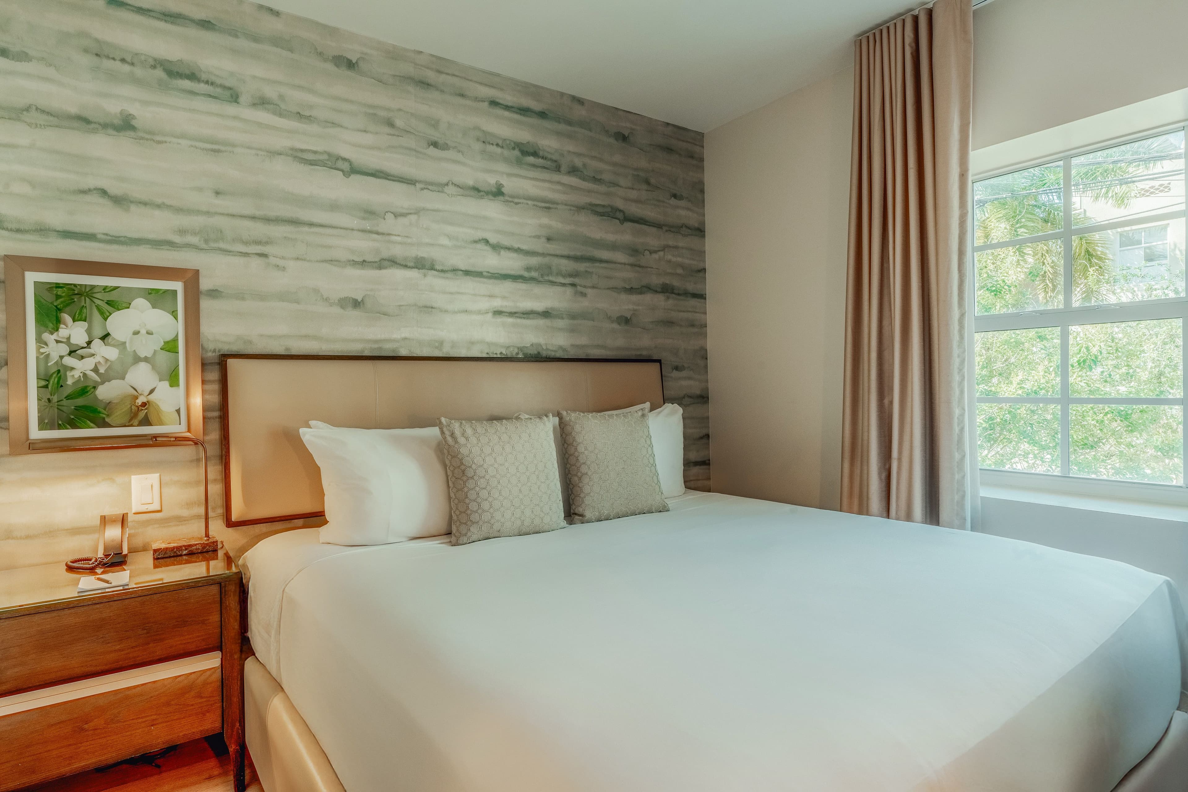 Iberostar Waves Miami Beach — 15