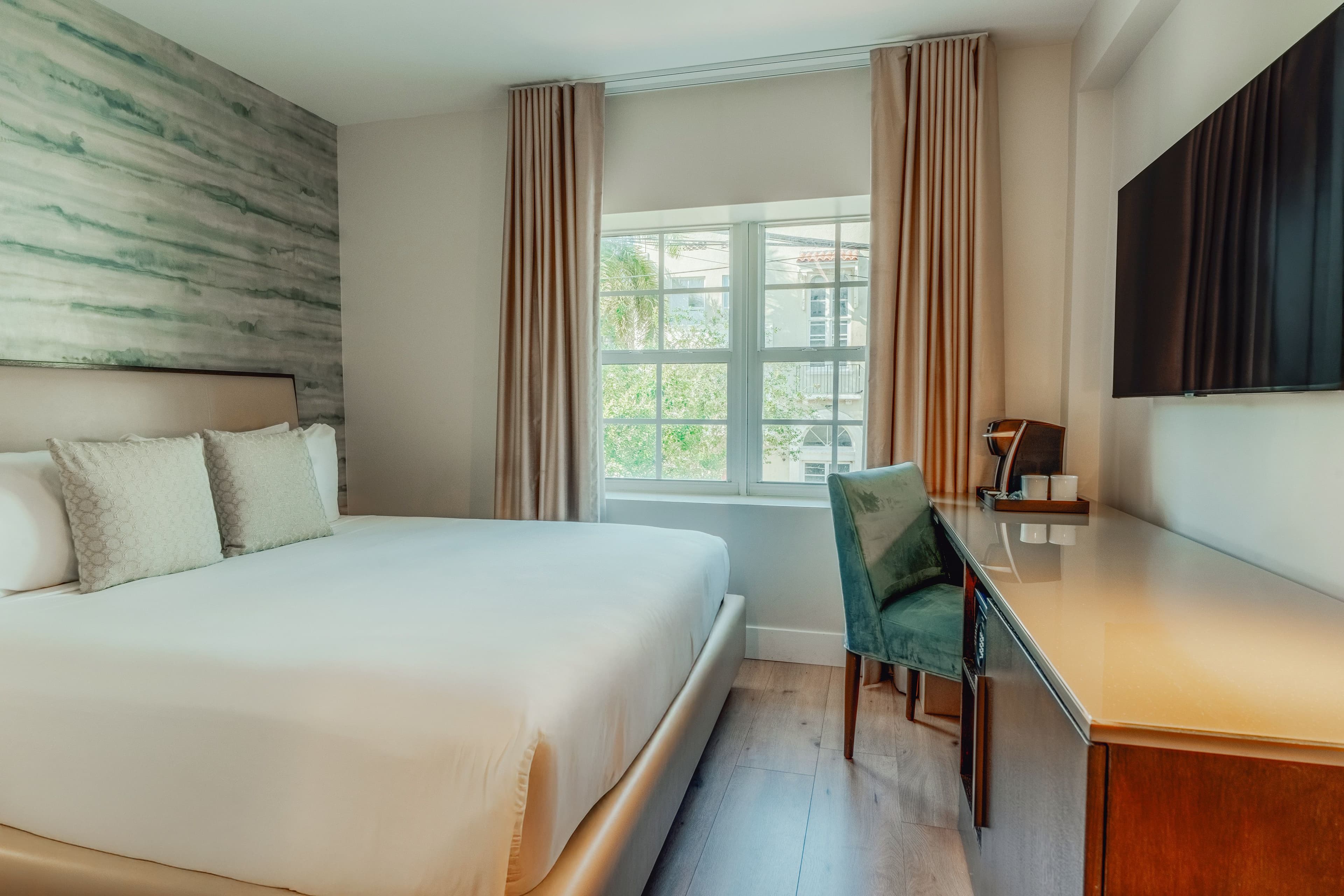 Iberostar Waves Miami Beach — 13