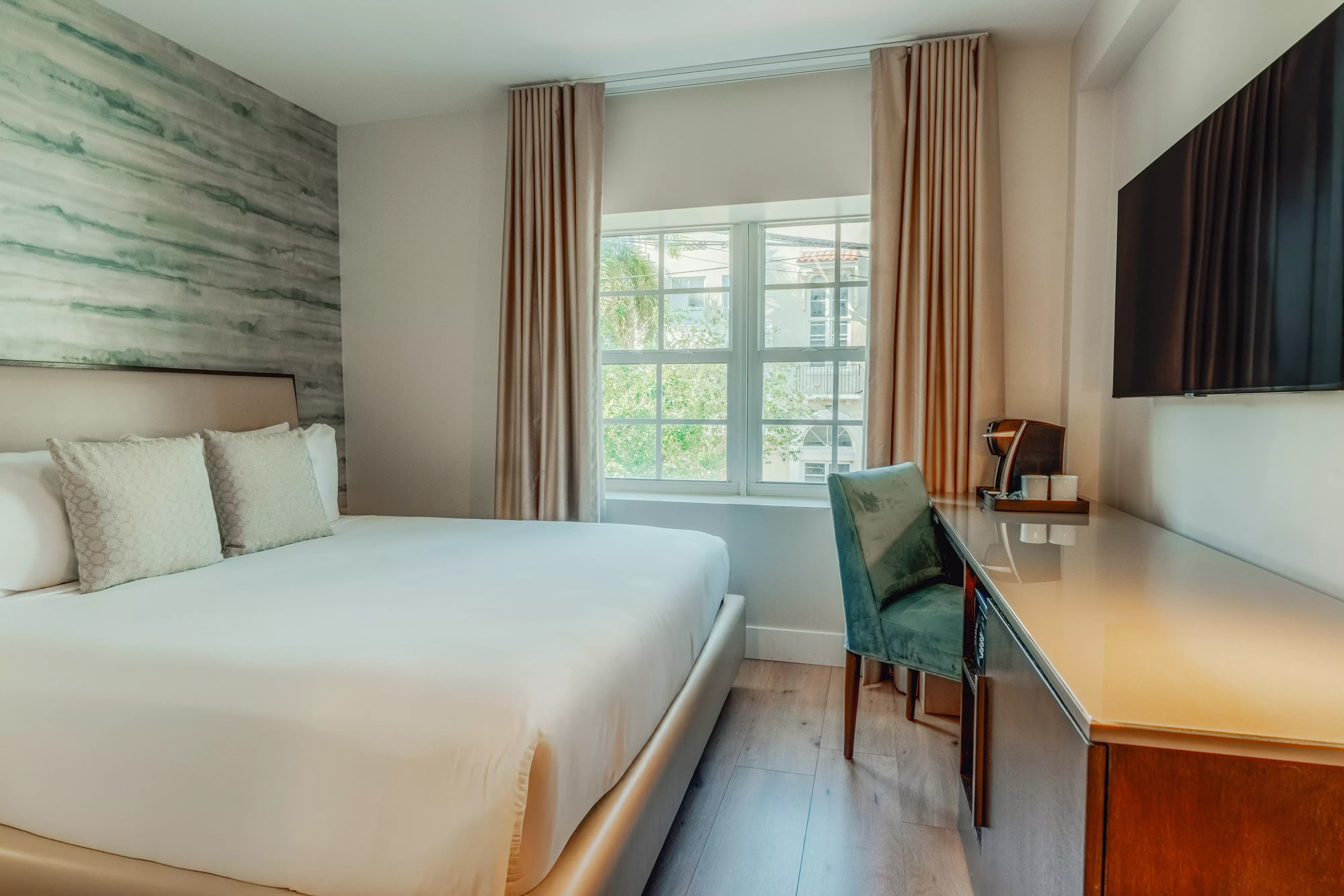 Iberostar Waves Miami Beach — 13