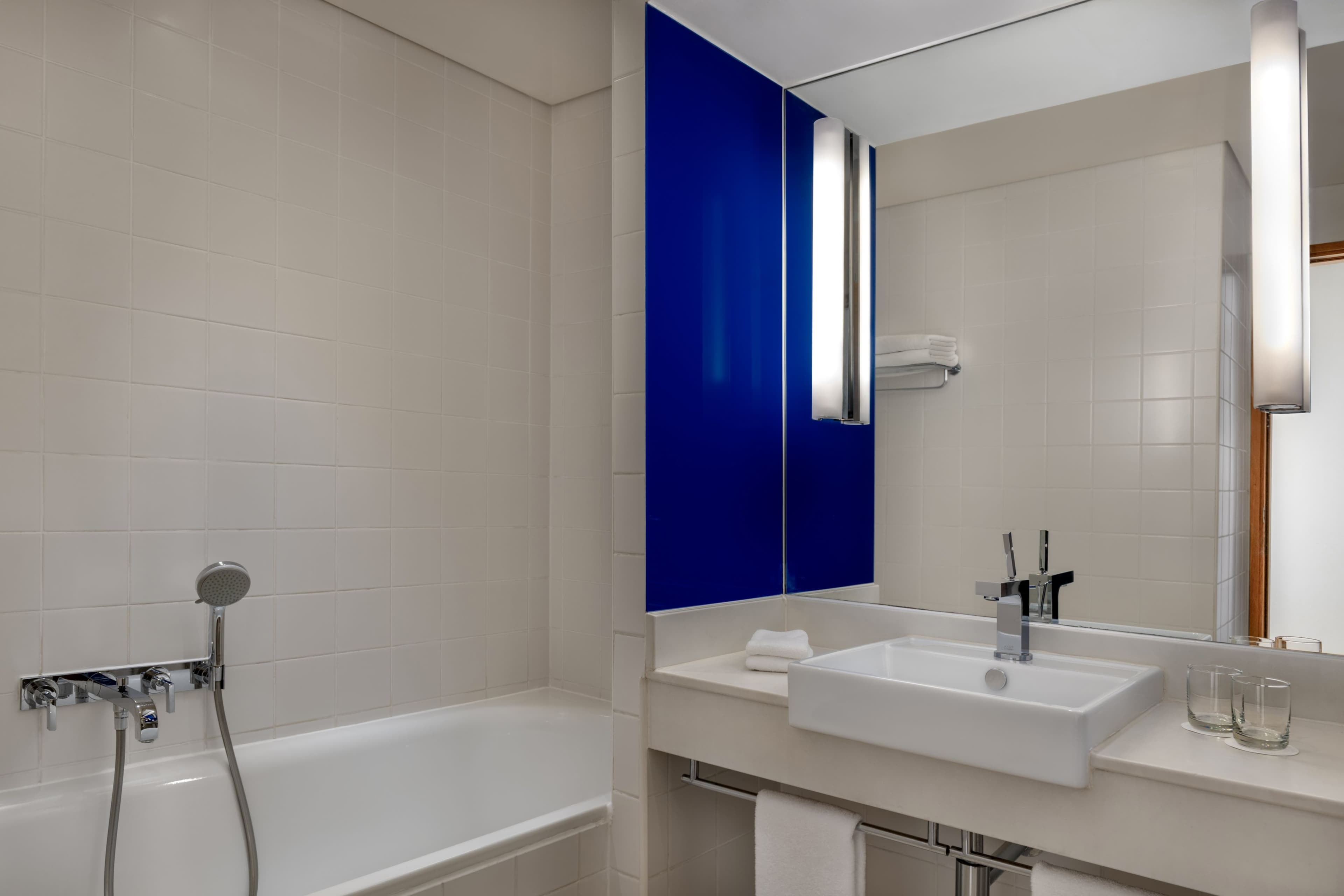 Independent (SPHC) Yas Plaza Bay — 51
