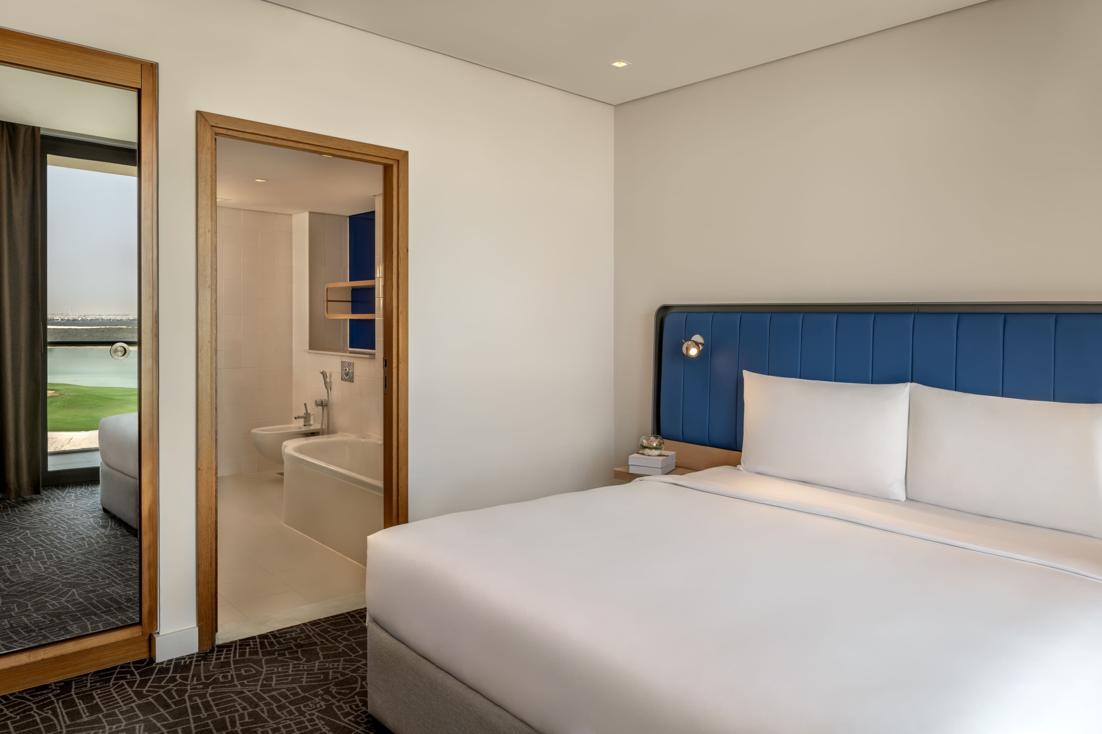 Independent (SPHC) Yas Plaza Bay — 33