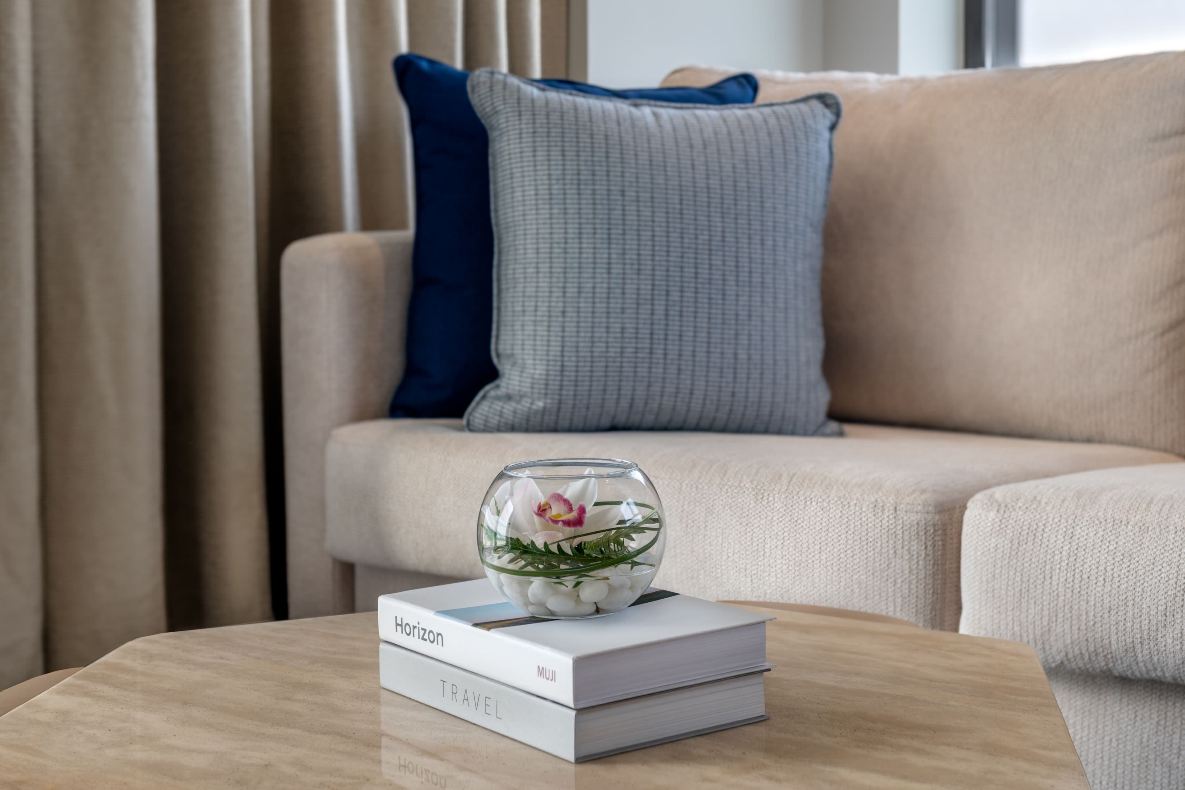 Independent (SPHC) Yas Plaza Bay — 20