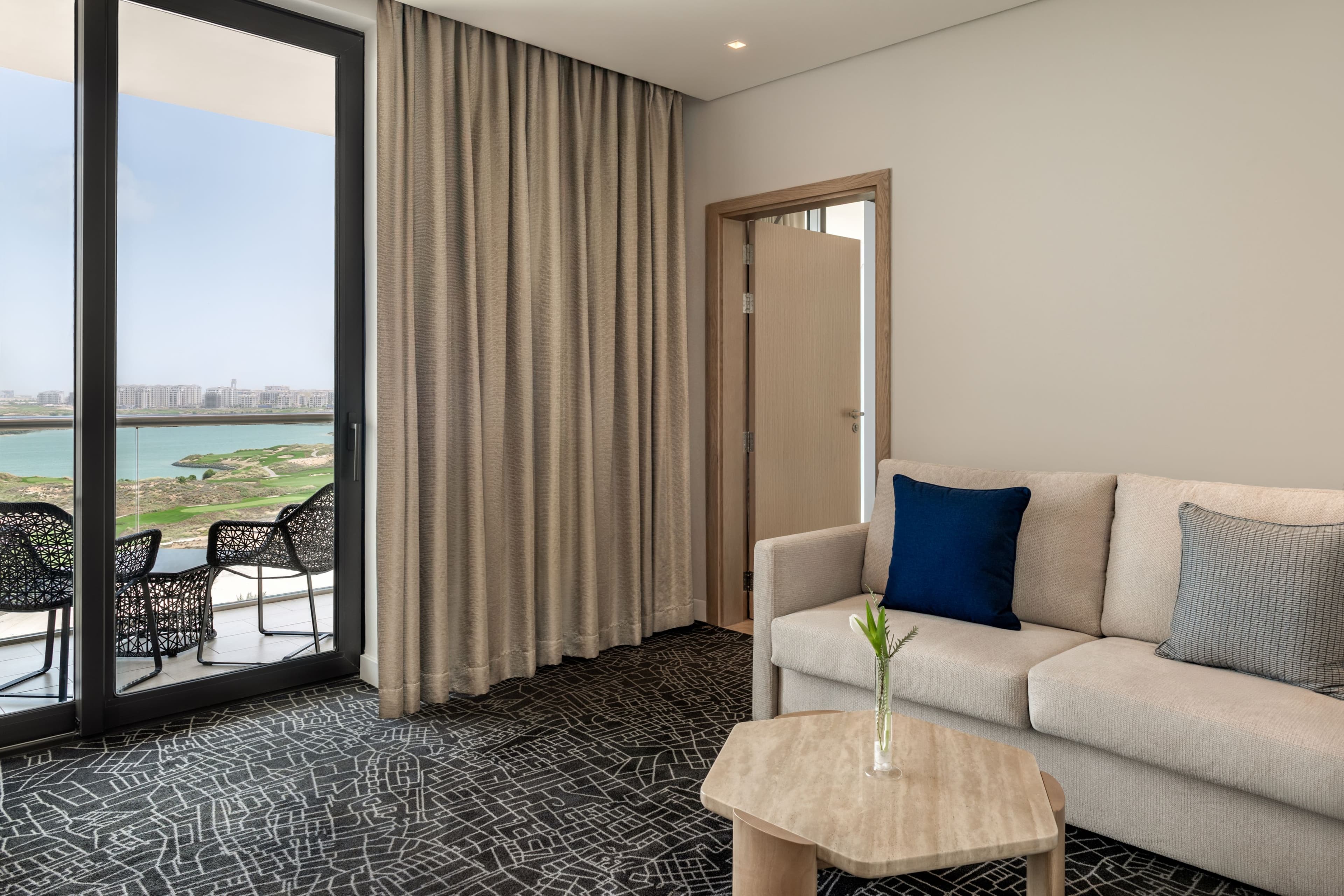 Independent (SPHC) Yas Plaza Bay — 24