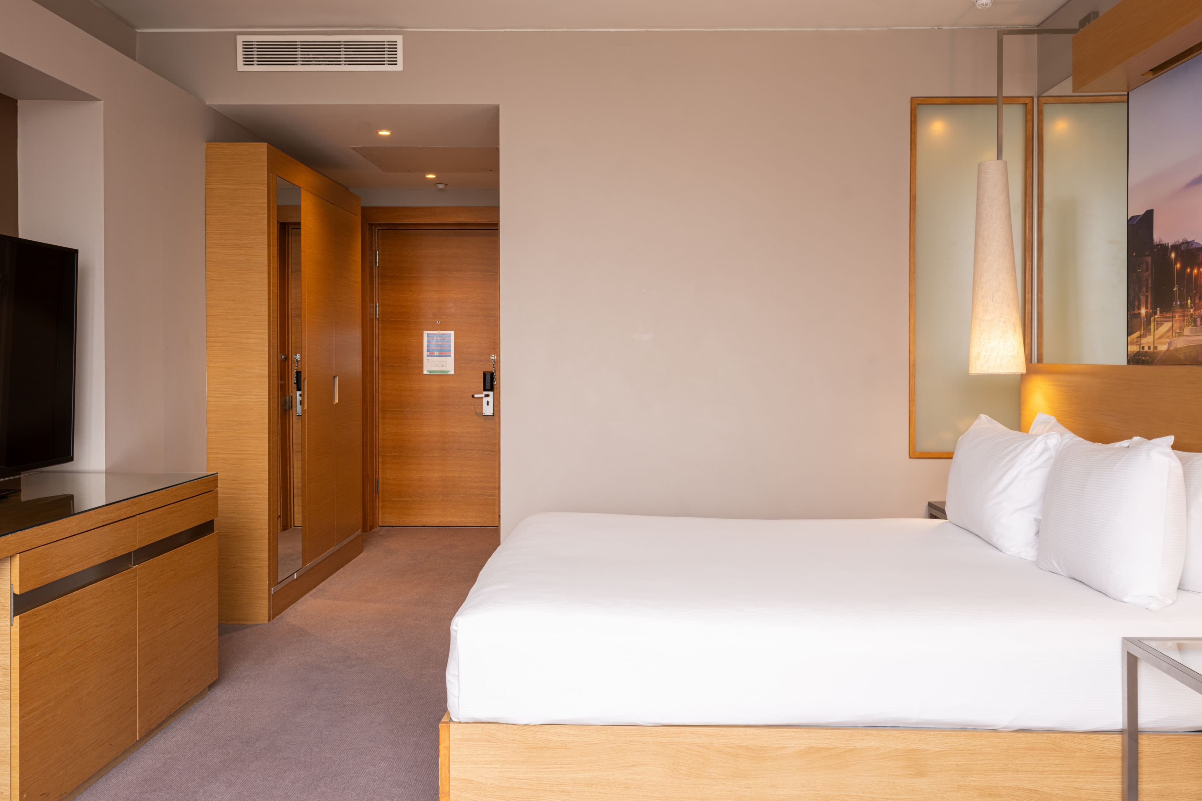 Independent (SPHC) The Manchester Deansgate Hotel — 17