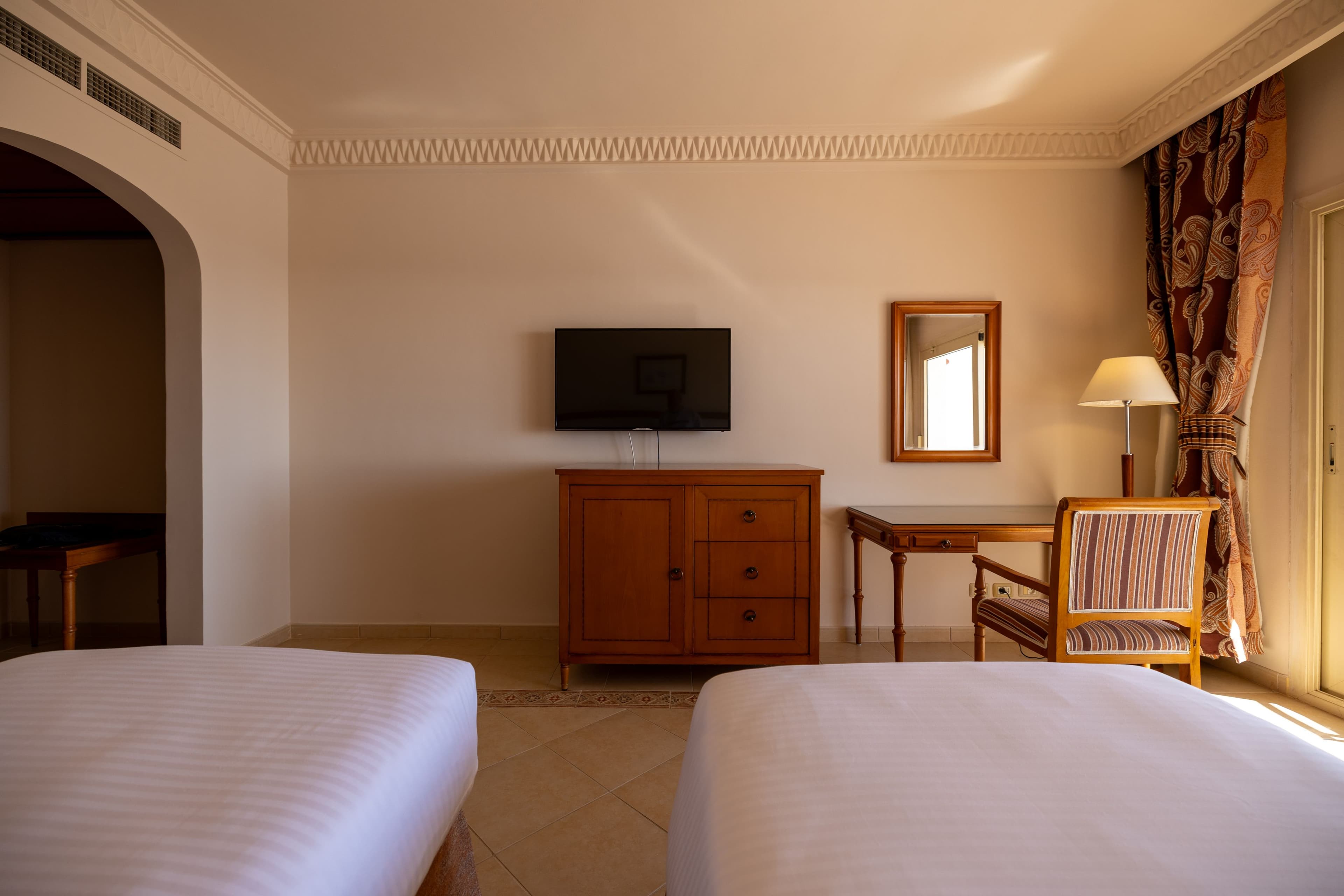Independent (SPHC) Continental Plaza Beach Resort — 26
