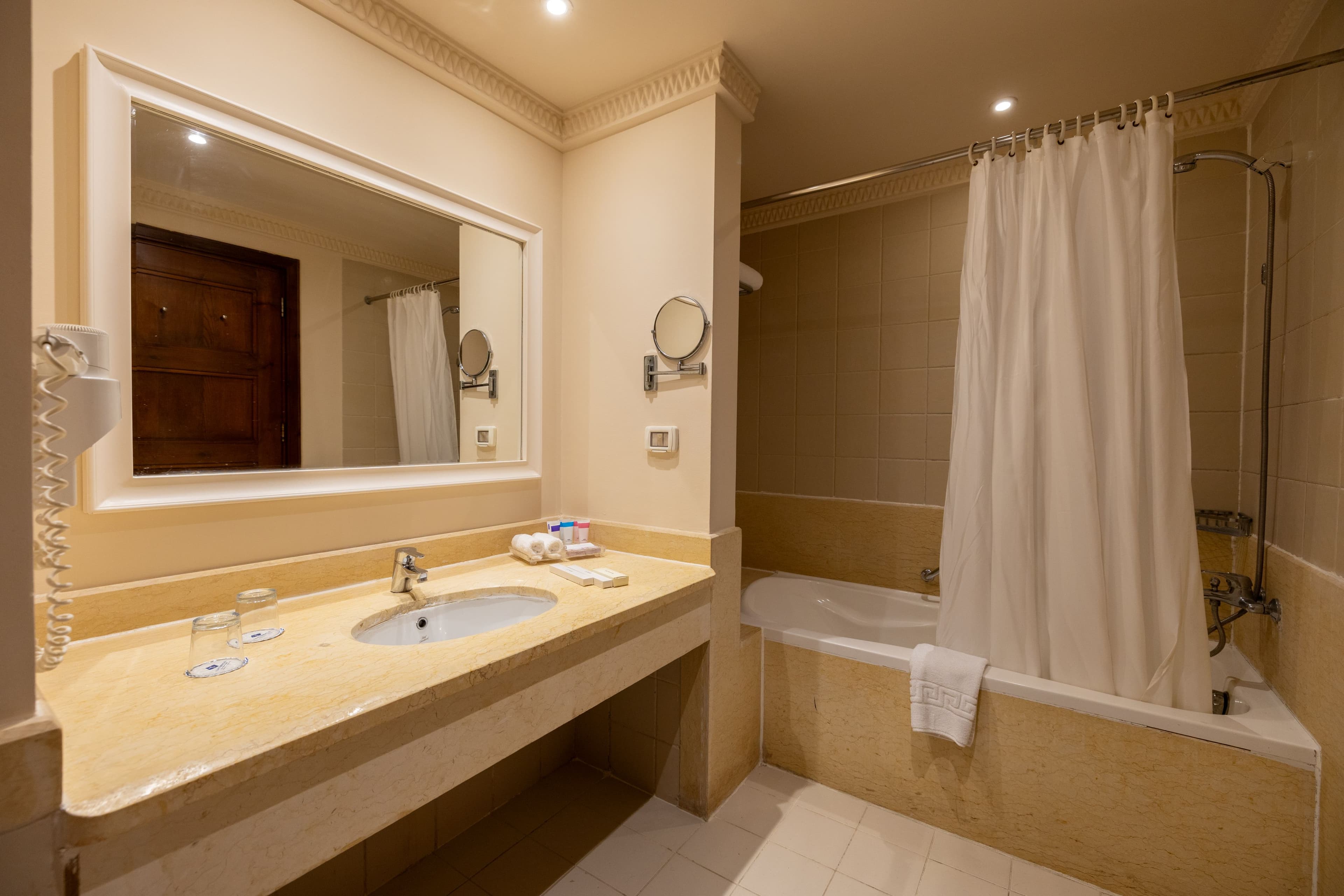 Independent (SPHC) Continental Plaza Beach Resort — 10