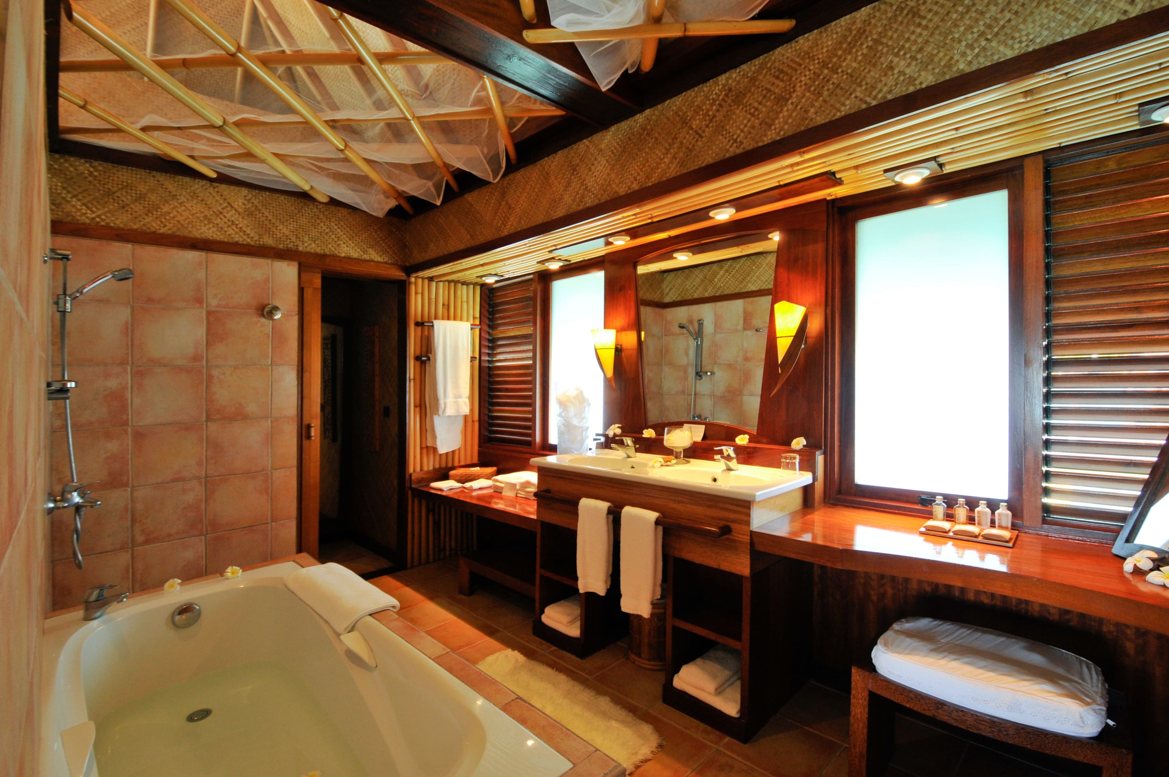 1 Beach Bungalow Lagoon View - Image 6