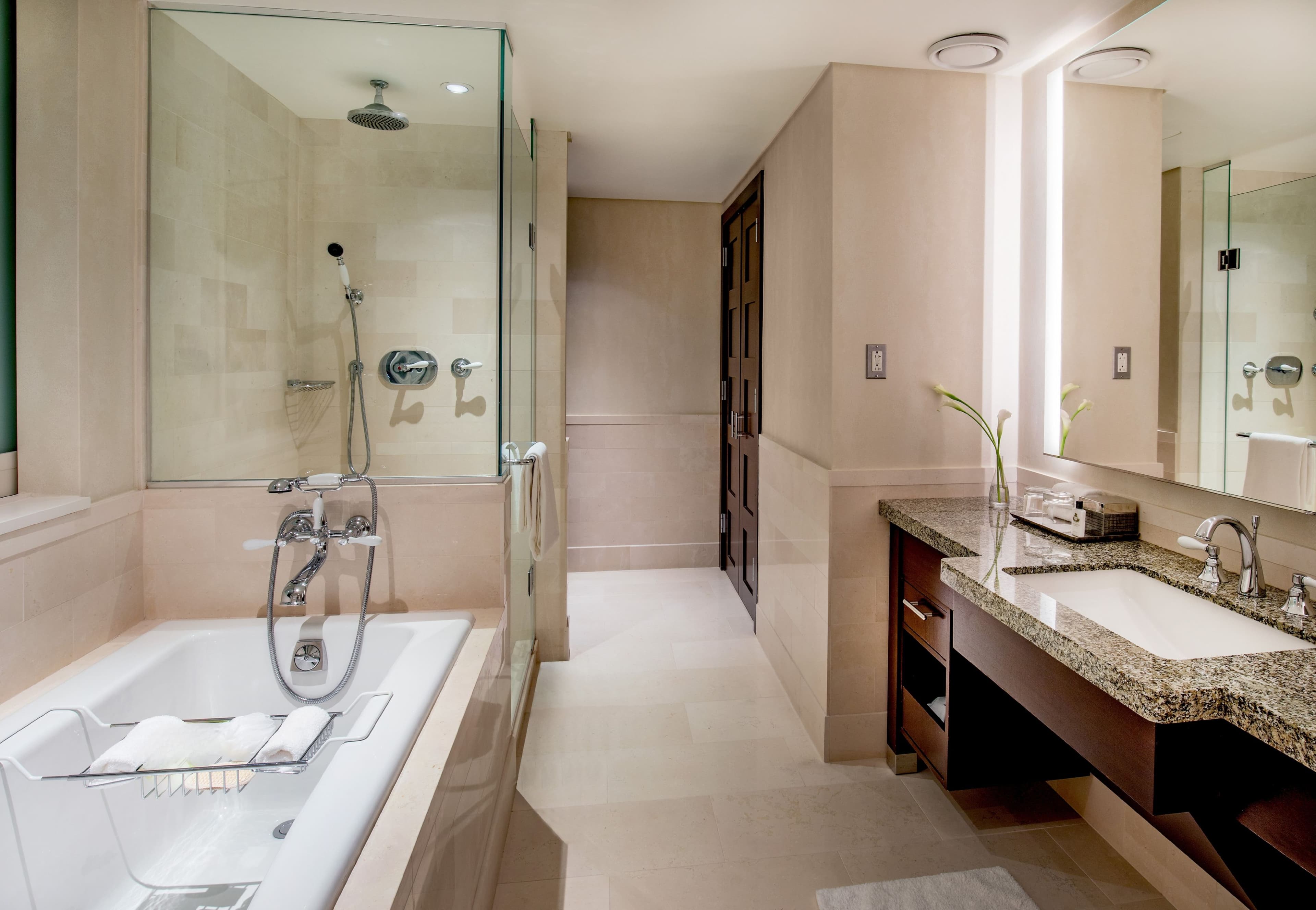 1 King Classic Mobility Accessible Tub - Image 4
