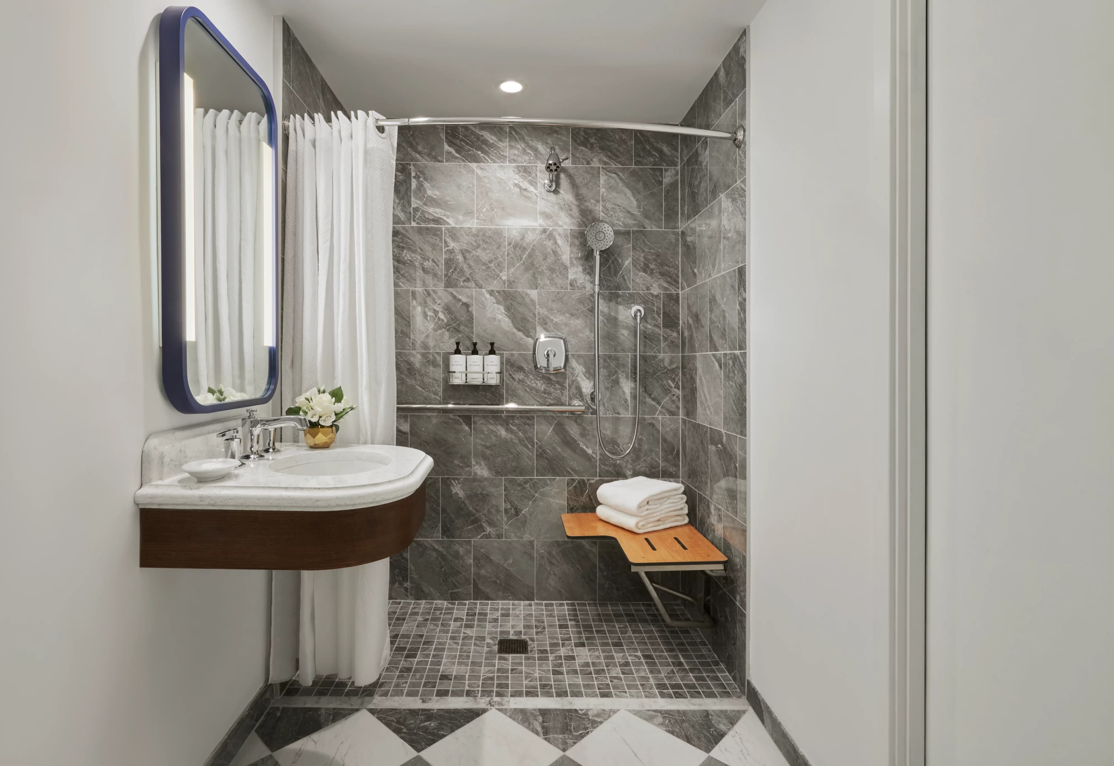 InterContinental Chicago Magnificent Mile — 99