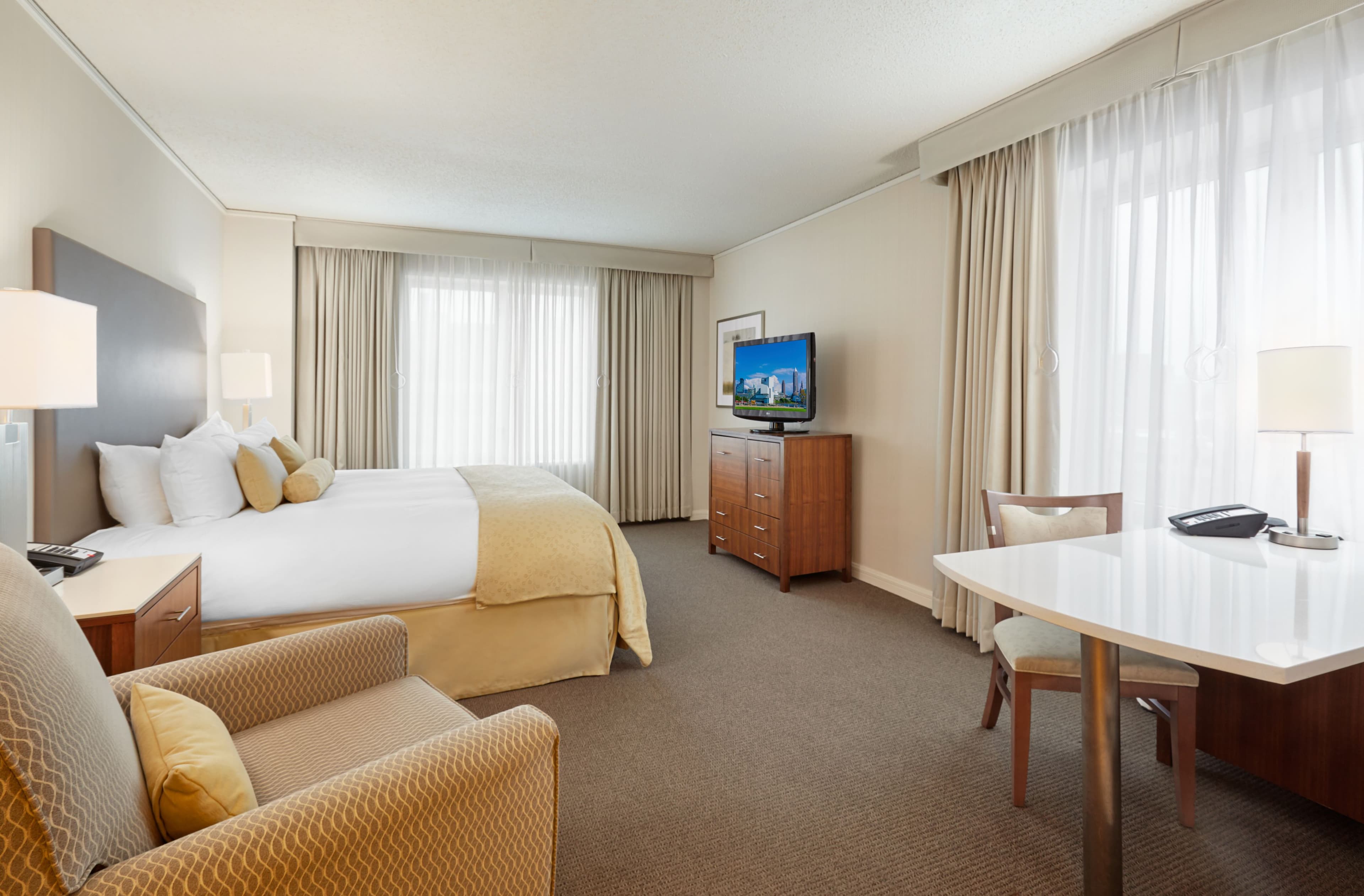 InterContinental Suites Hotel Cleveland - Image 4