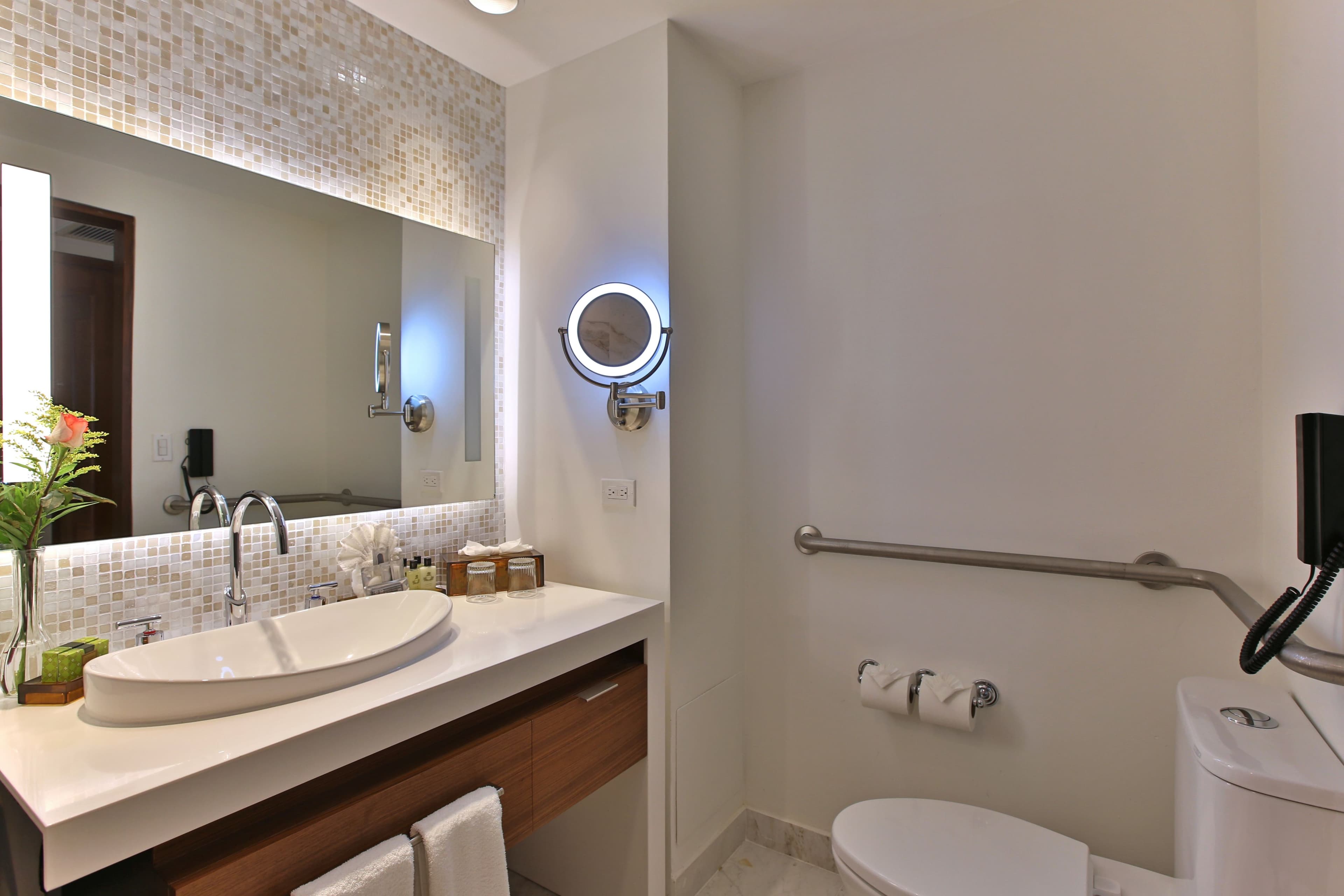 InterContinental Managua at Metrocentro Mall — 13
