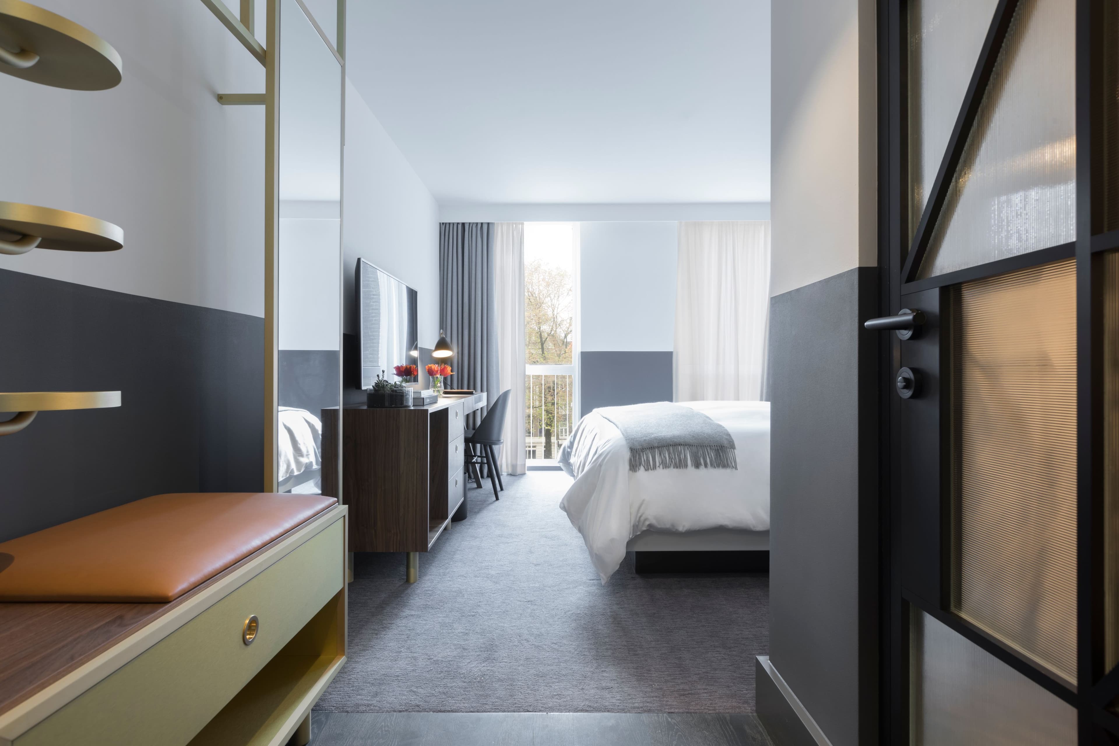 Kimpton De Witt - Image 3