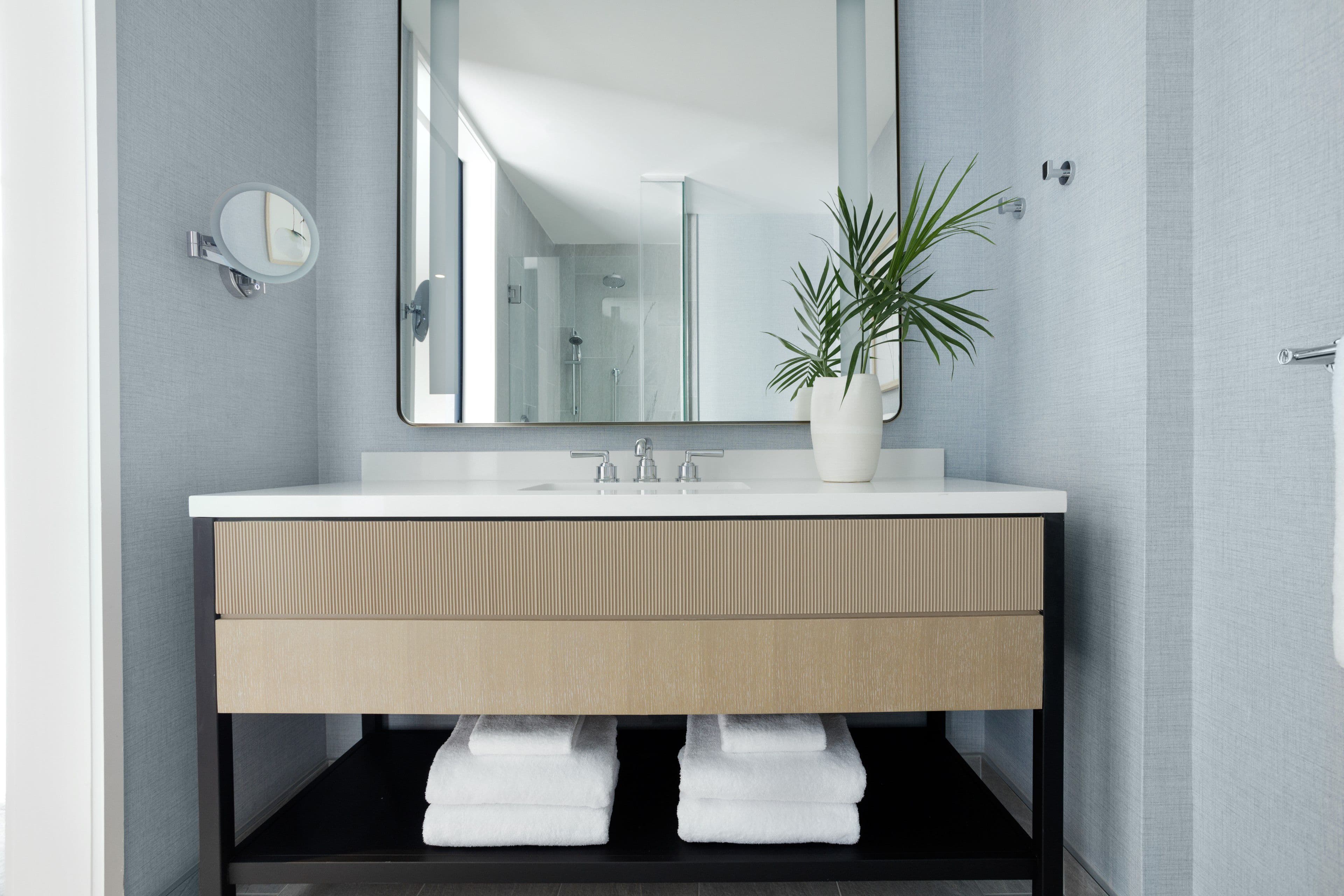 Kimpton The Forum Hotel — 8